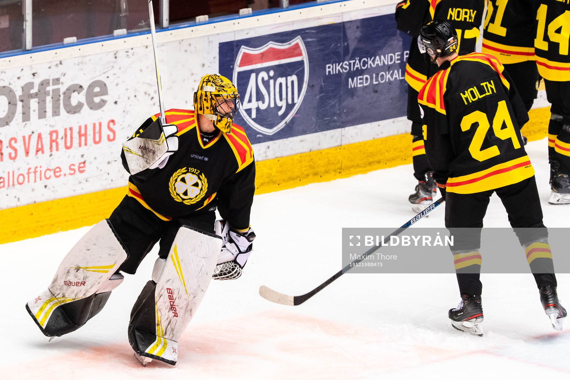 Brynäs målvakt Samuel Ersson jublar
