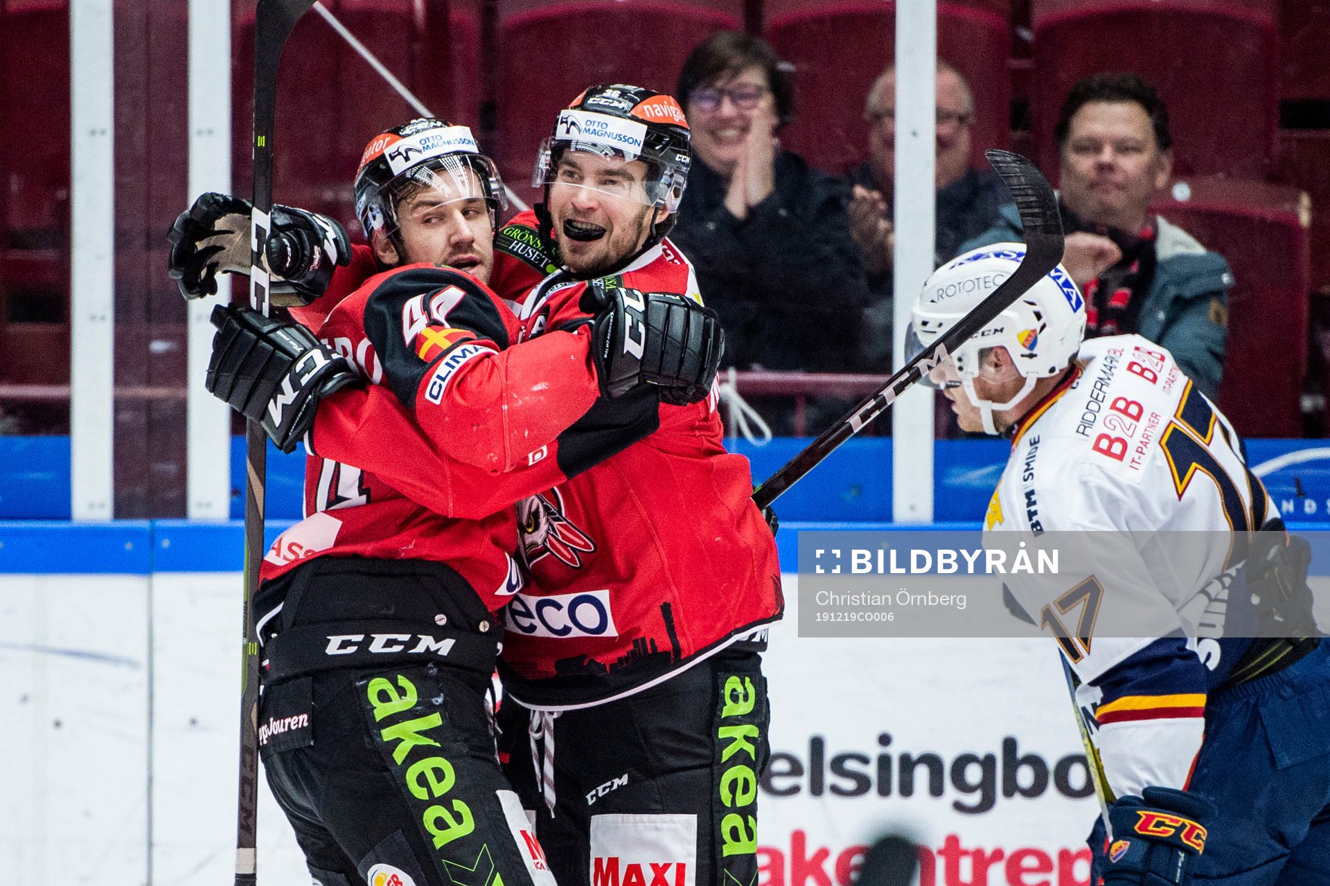 Malmö Redhawks Matias Myttynen (h) jublar