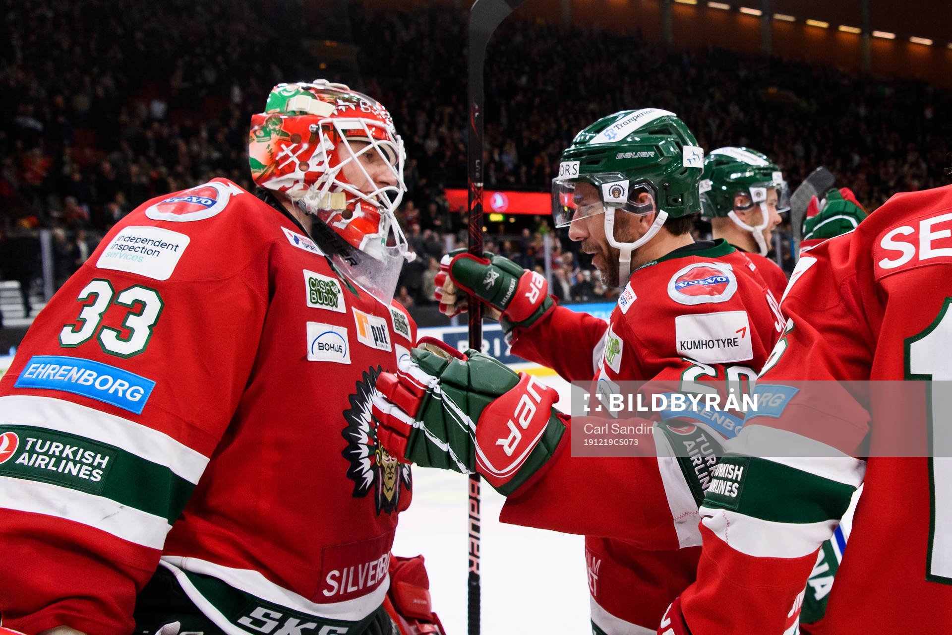 Frölundas målvakt Johan Mattsson och Joel Lundqvist jublar