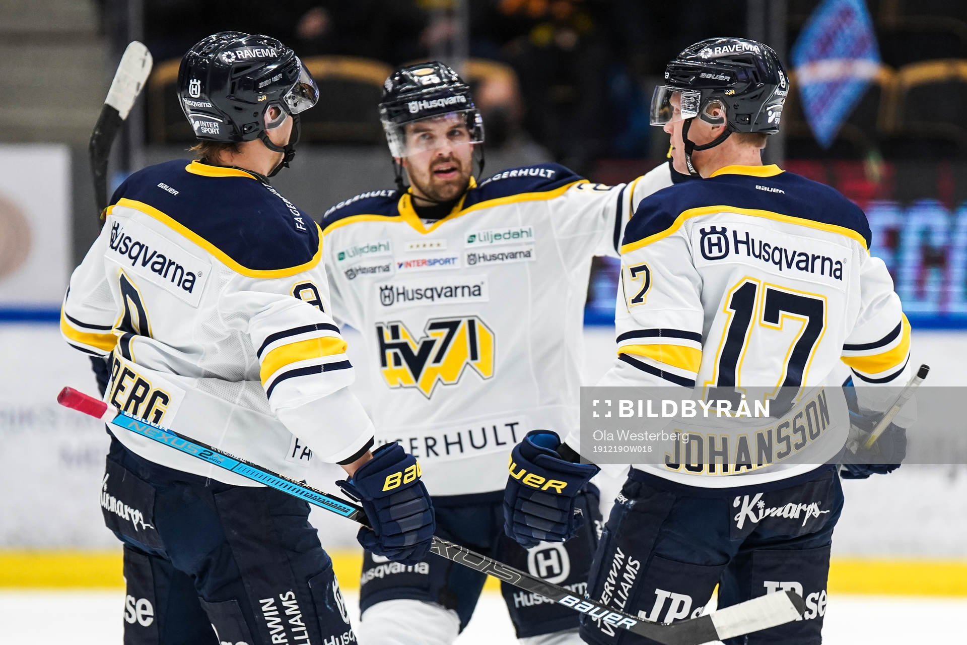 s Nils Andersson, Emil Johansson och Axel Holmström jublar