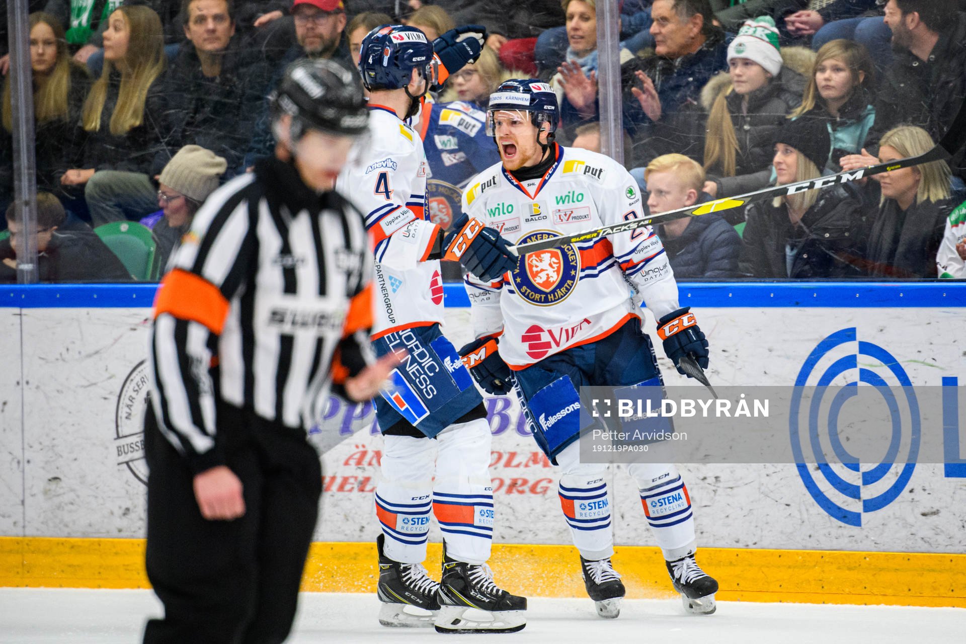 Växjös Brendan Shinnimin jublar mot Tim Erixon