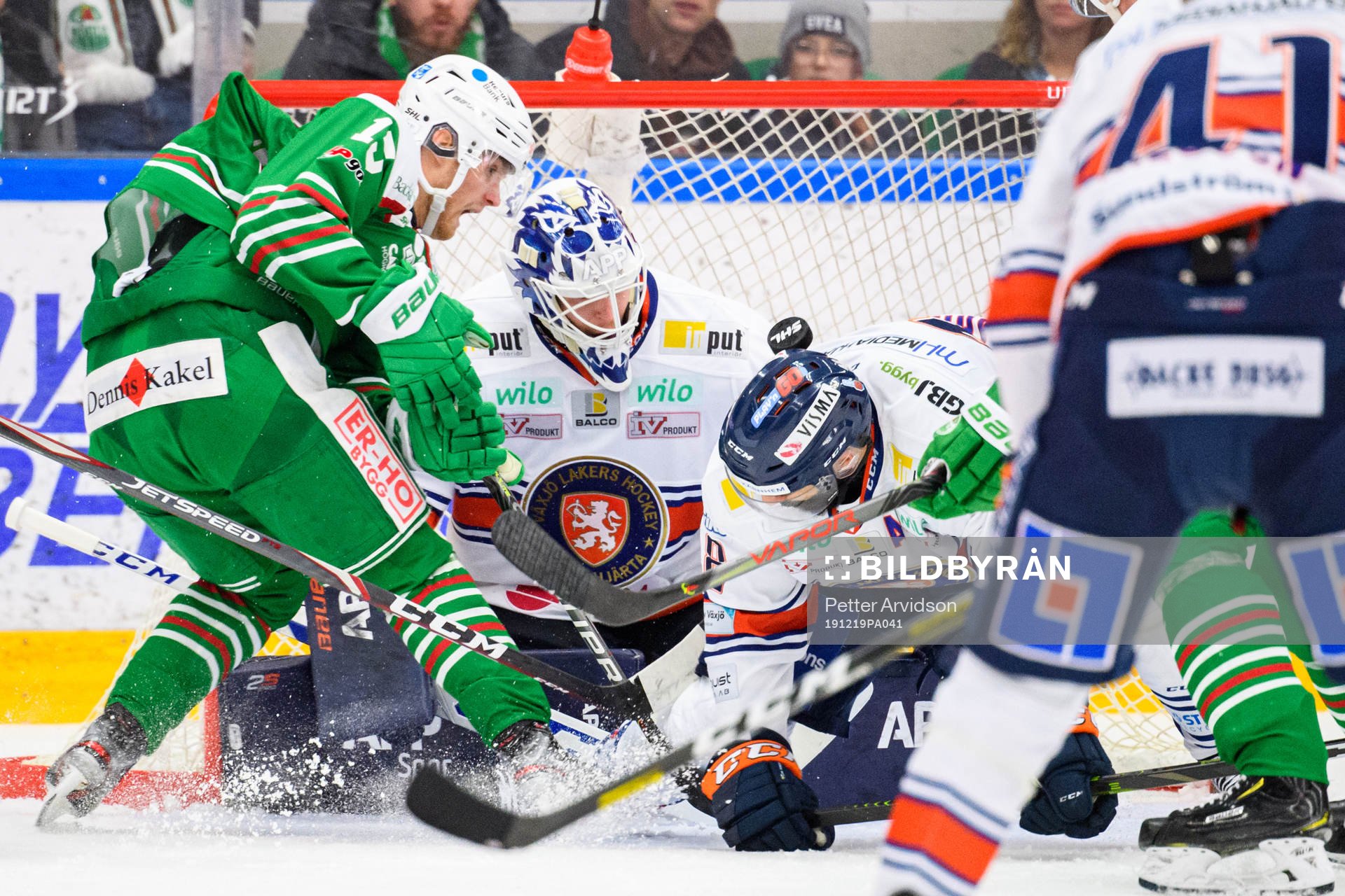 Rögles Simon Ryfors oroar mot Växjös målvakt Viktor