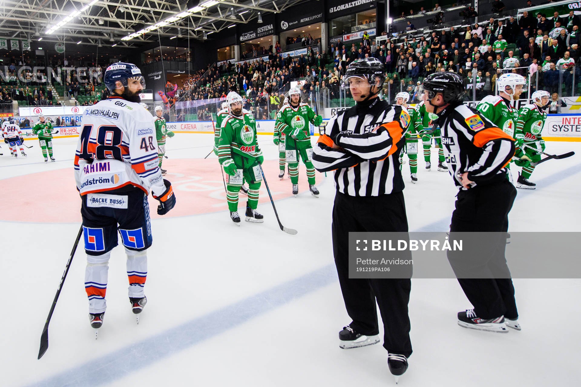 Växjös Daniel Rahimi, Rögles Taylor Matson och domare