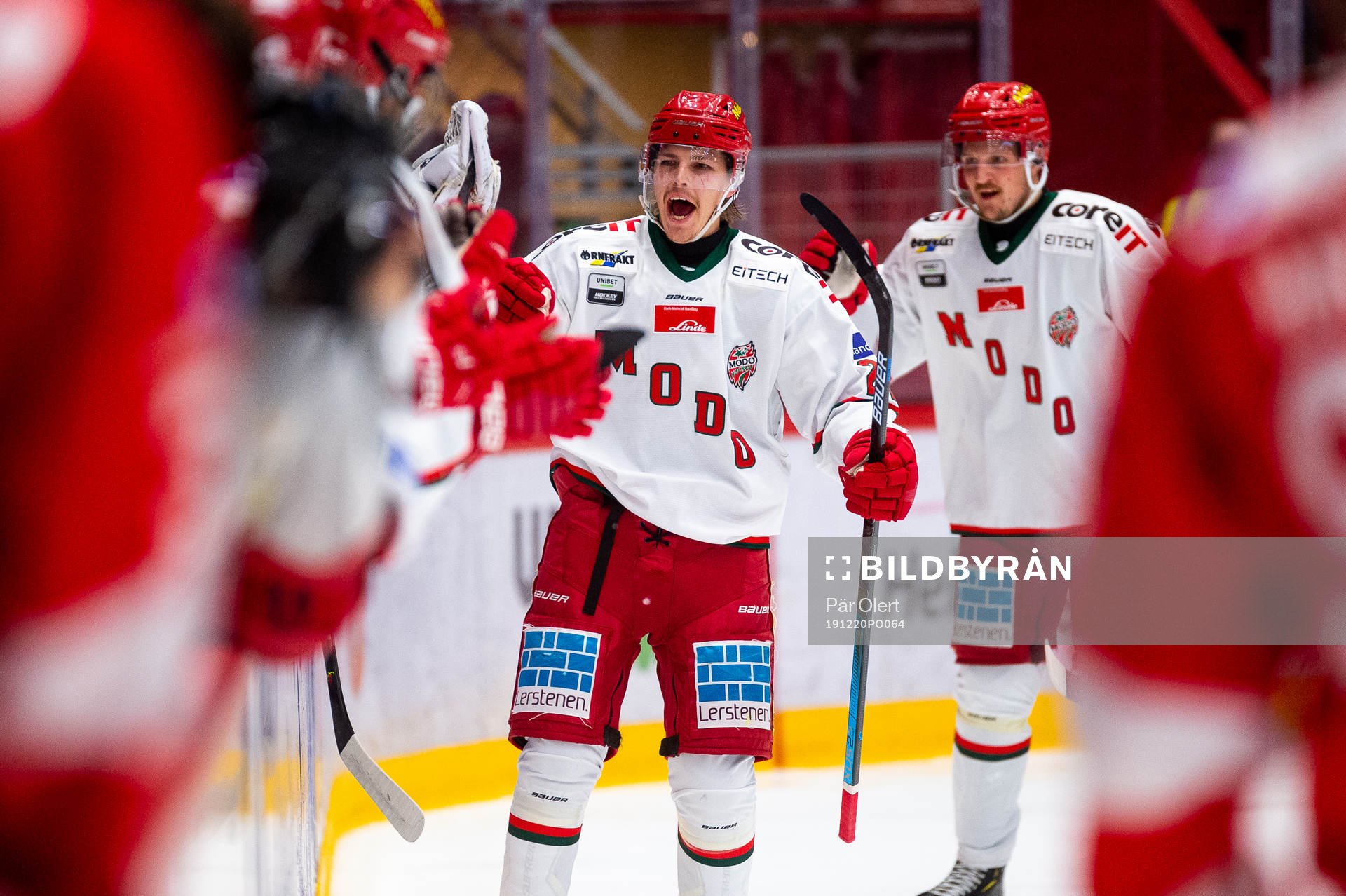 Modos Jonathan Johansson jublar