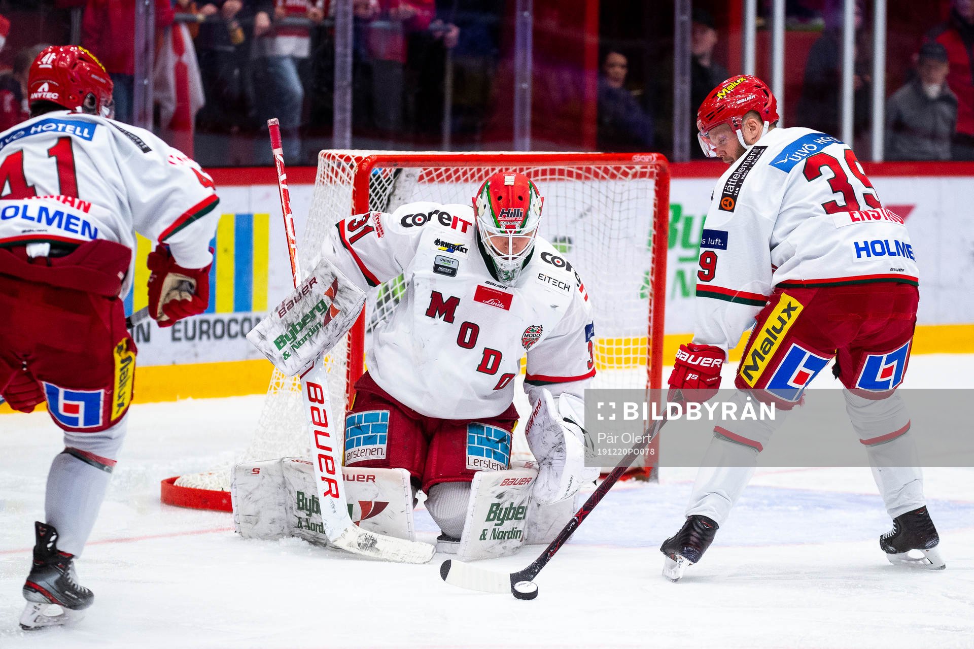 Modos målvakt Linus Lundin och Tobias Enström