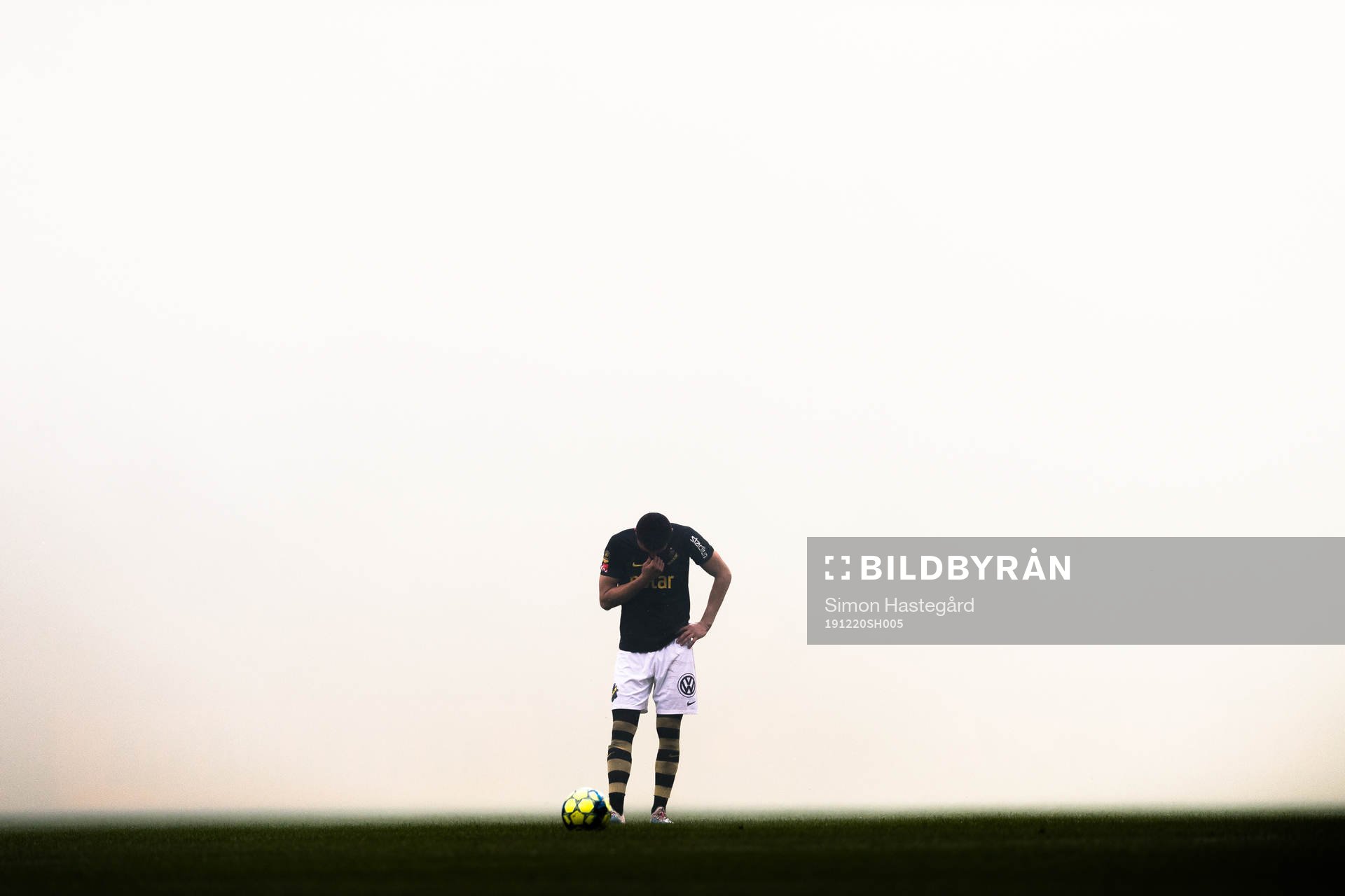 This picture is part of Bildbyrån’s selection of the 100 best sports photos from 2019. Originally published 20190901 AIK’s Tarik Elyounoussi shields himself from smoke during the Allsvenskan football match between AIK and Djurgården on September 1, 2019 in Stockholm, Sweden.