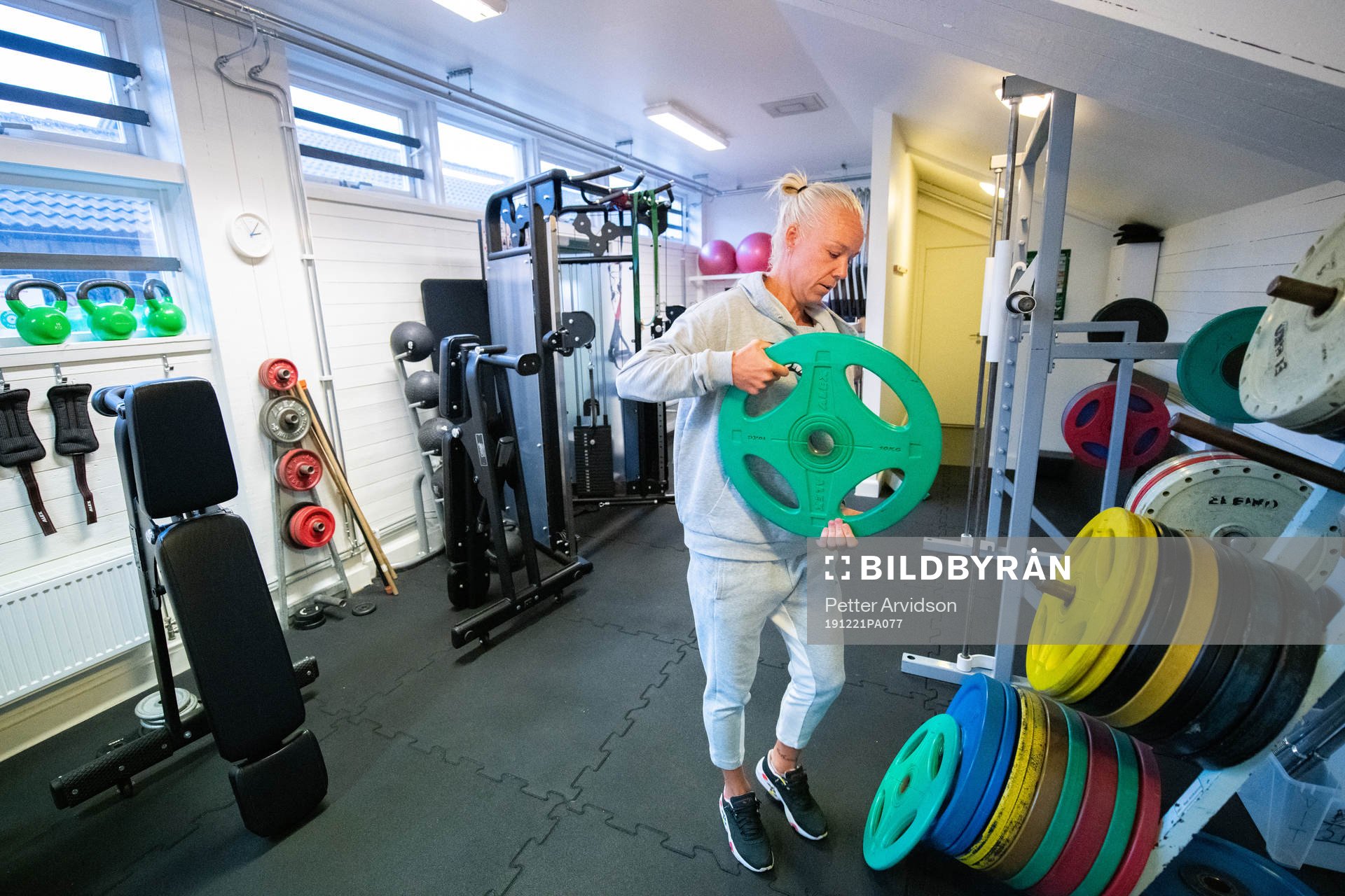Caroline Seger tränar i gymmet