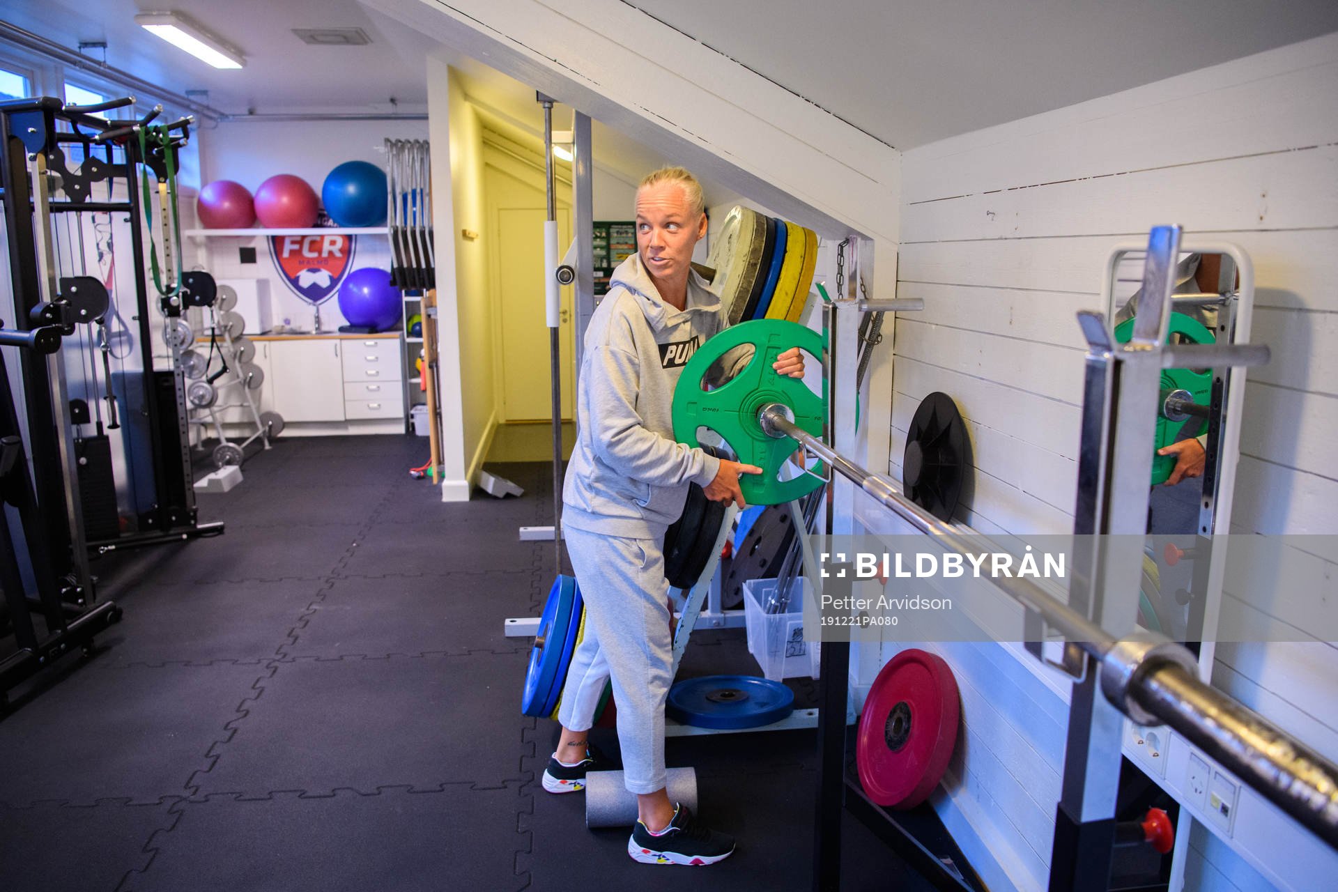 Caroline Seger tränar i gymmet