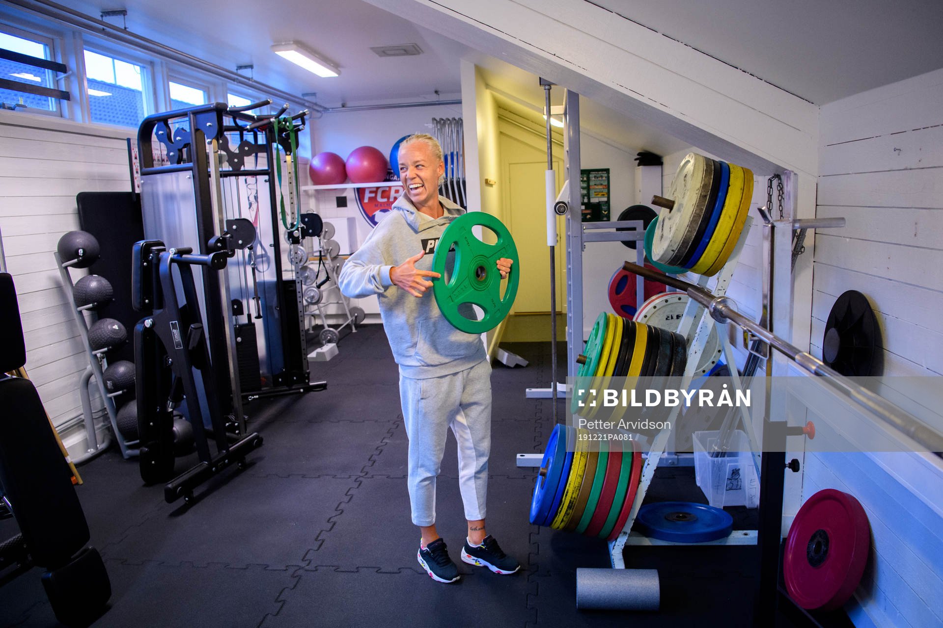 Caroline Seger tränar i gymmet