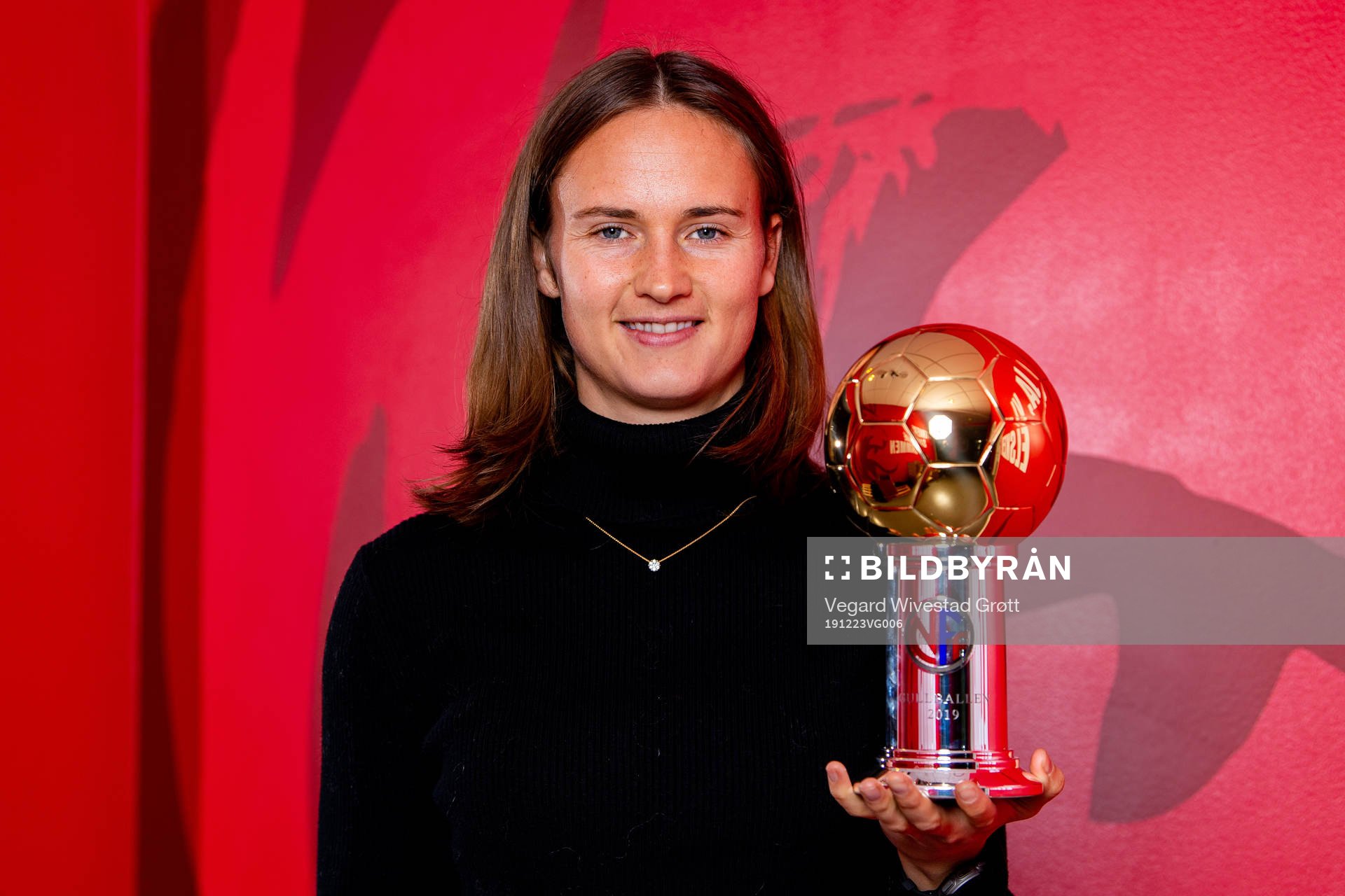 Caroline Graham Hansen of Norway poses with the Gullballen