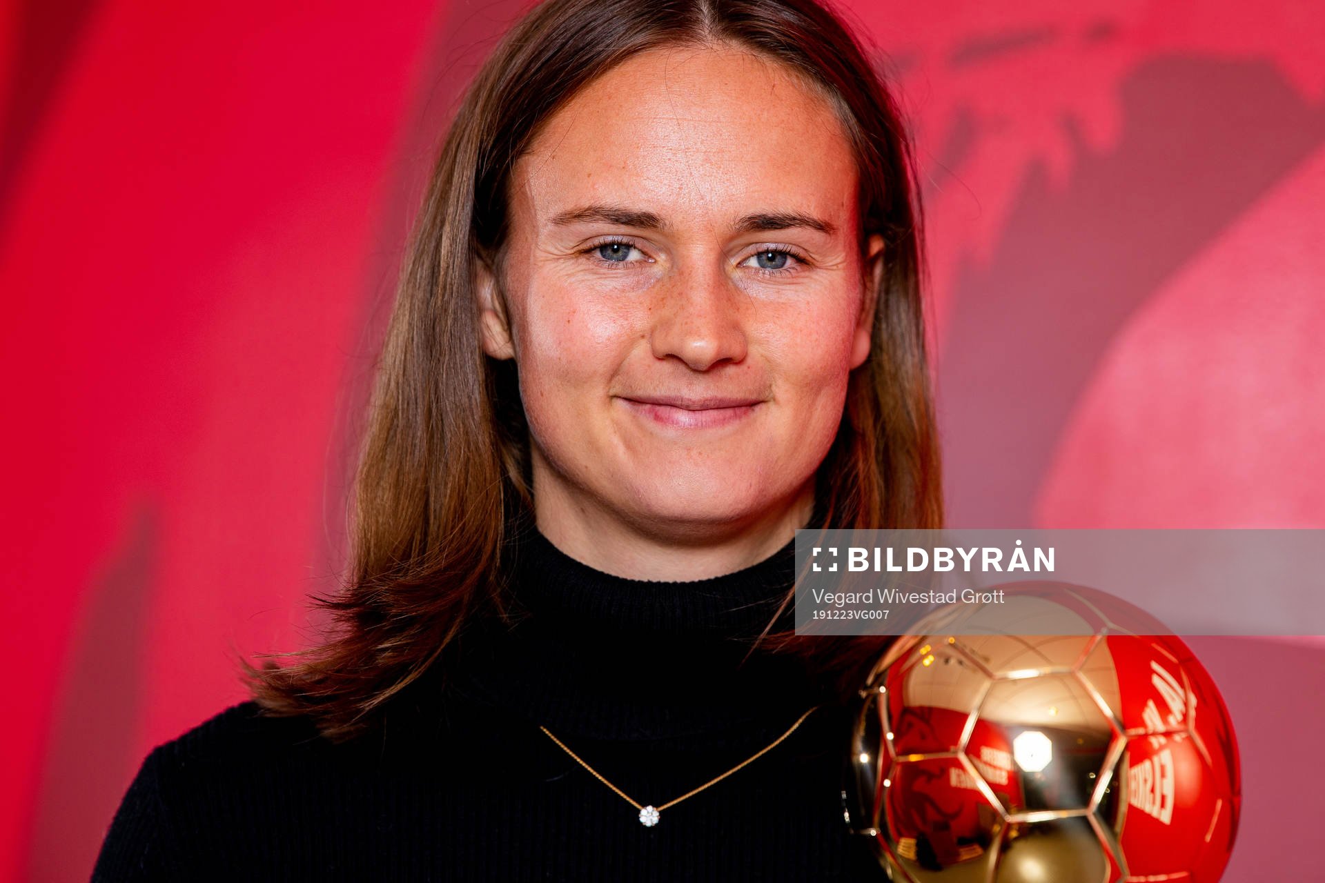 Caroline Graham Hansen of Norway poses with the Gullballen