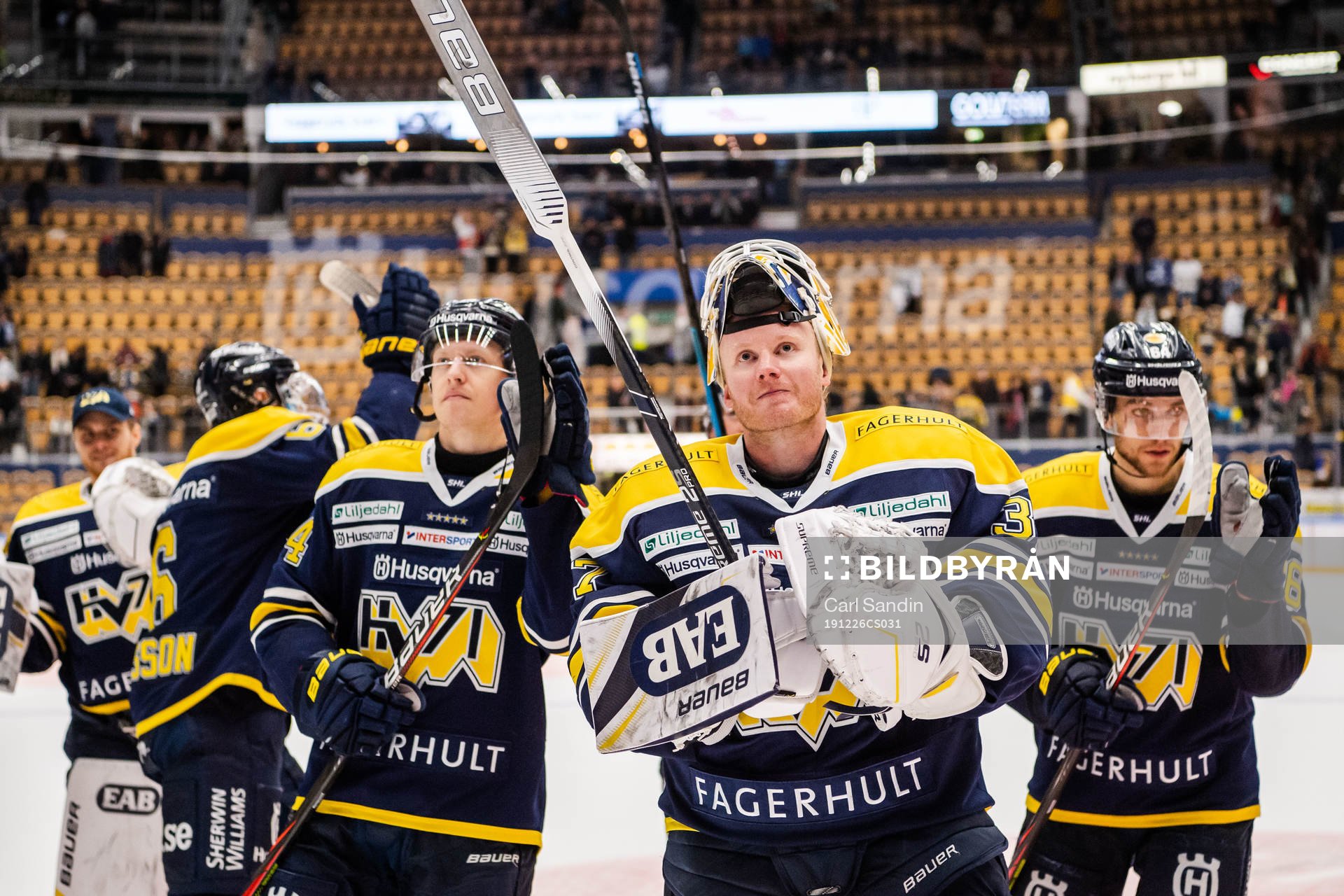 s målvakt Jonas Gunnarsson jublar
