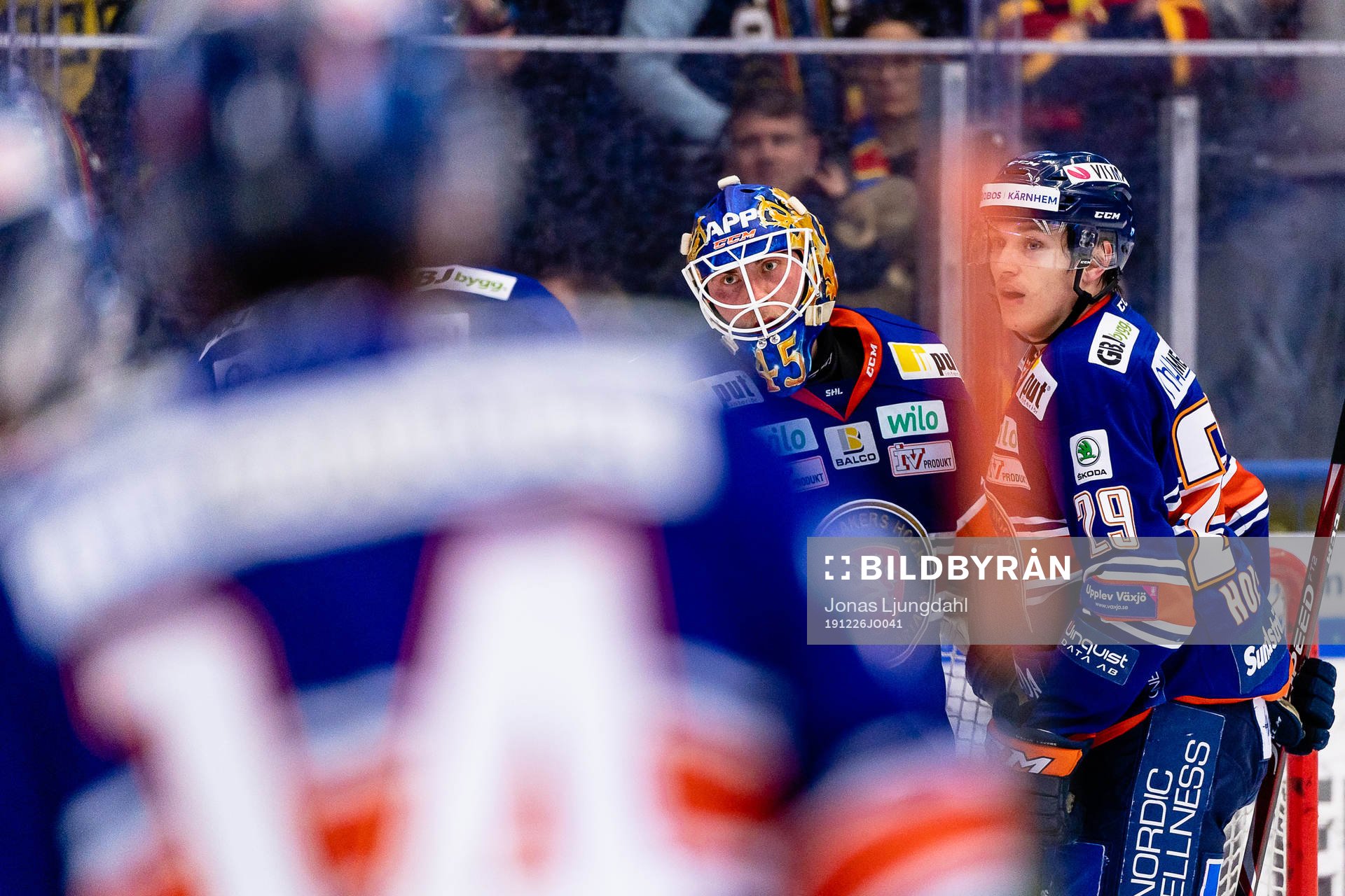 Växjös målvakt Viktor Andrén jublar