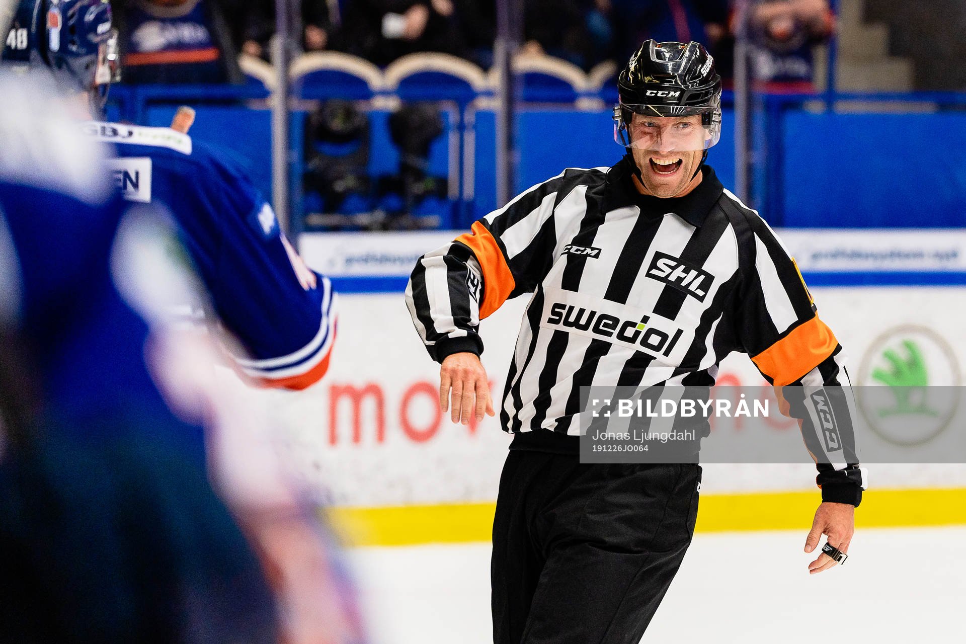 Domare Sören Persson har ont