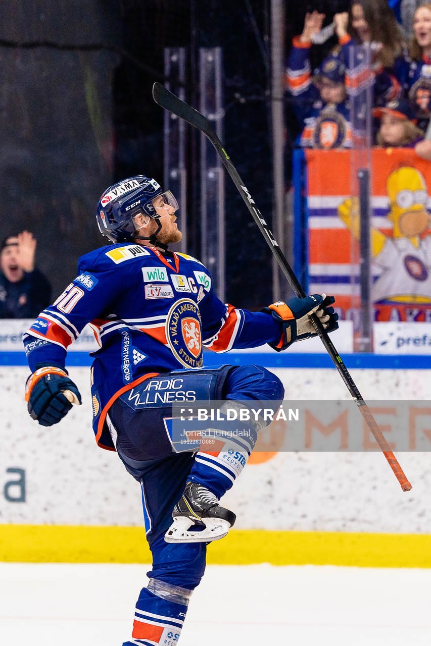 Domare Sören Persson har ont