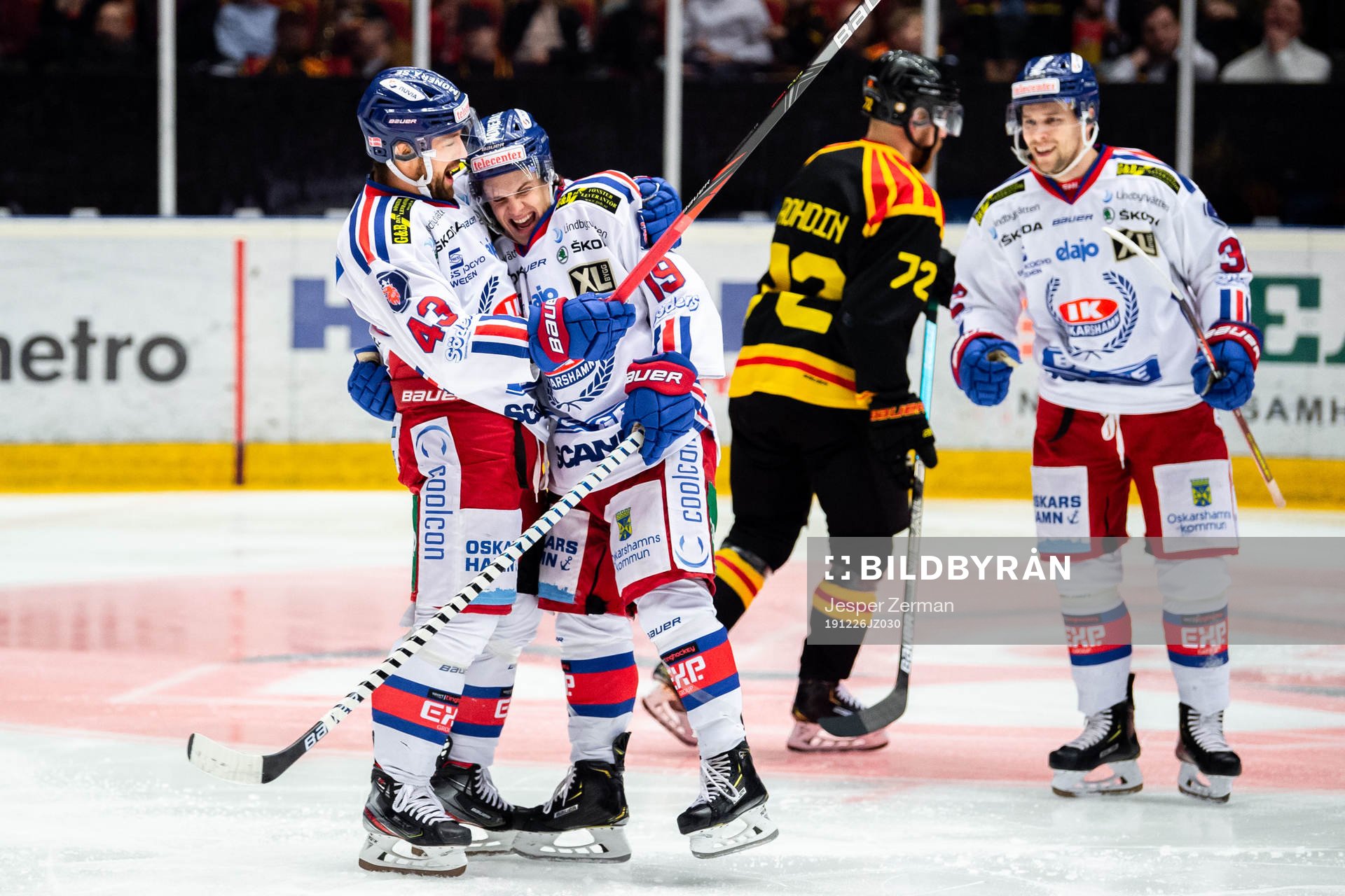 Oskarshamns Tyler Kelleher jublar med Nichlas Hardt