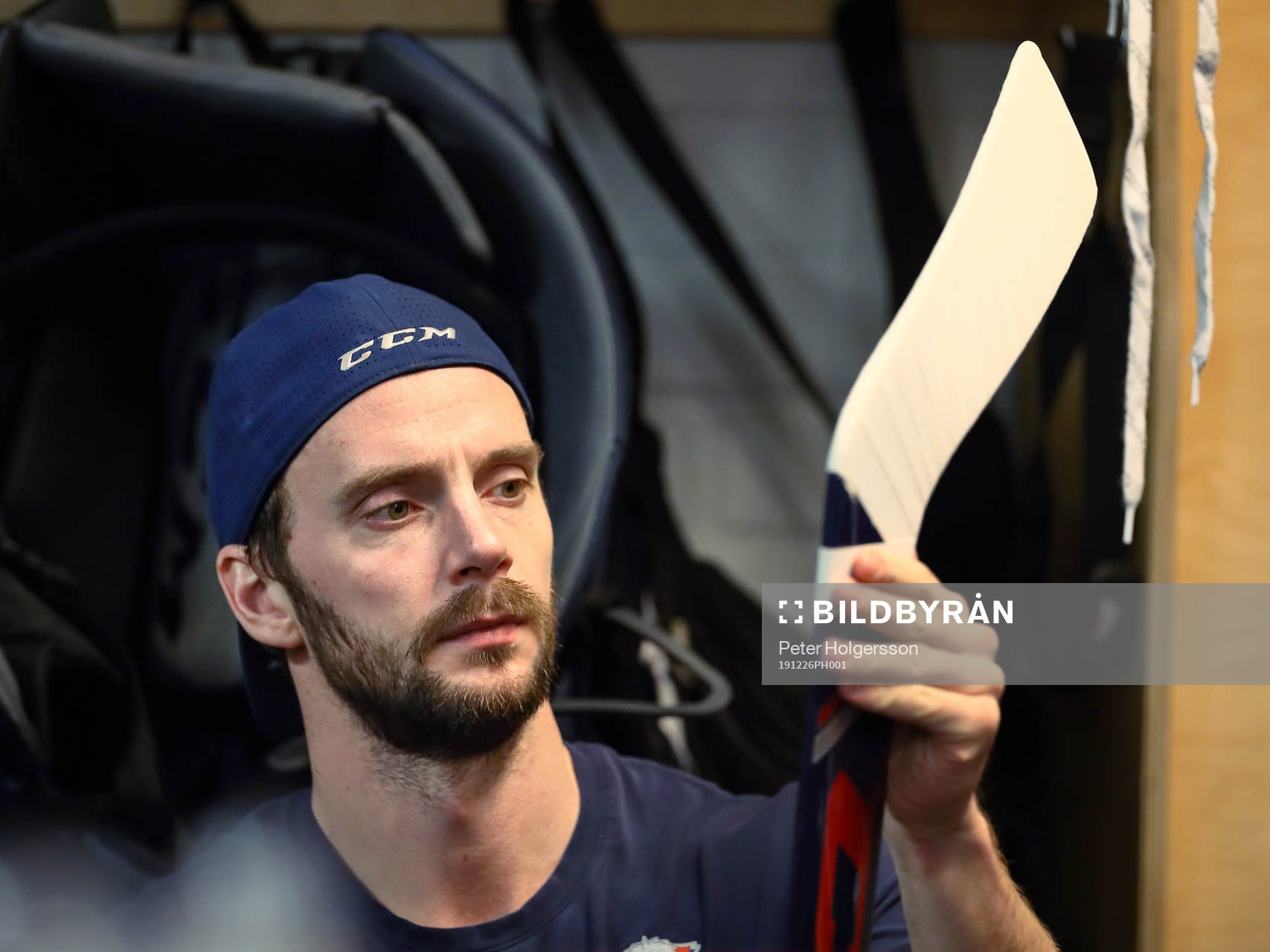 Linköpings målvakt Jonas Gustavsson före ishockeymatchen