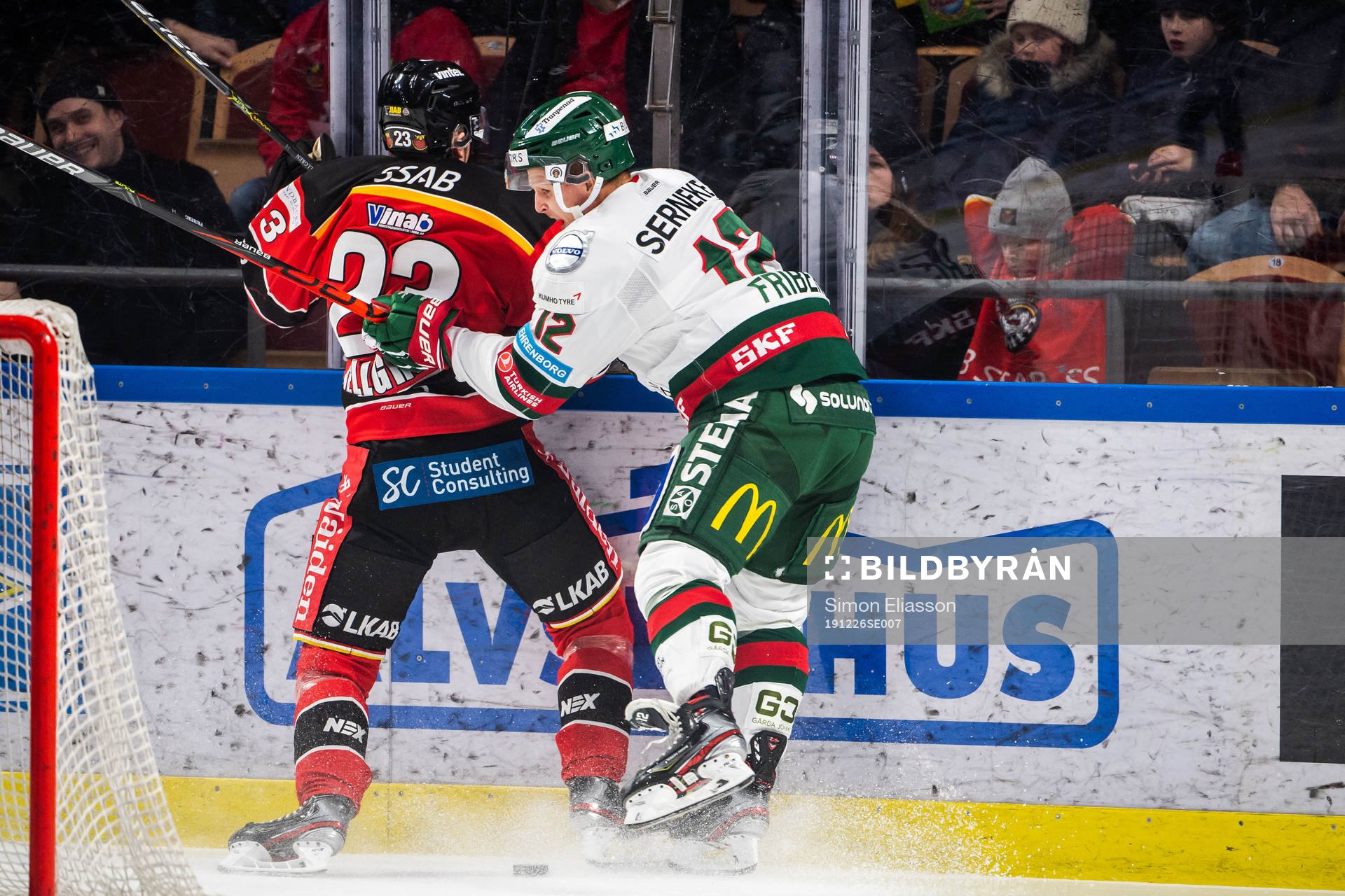 Luleås Jesper Sellgren och Frölundas Max Friberg