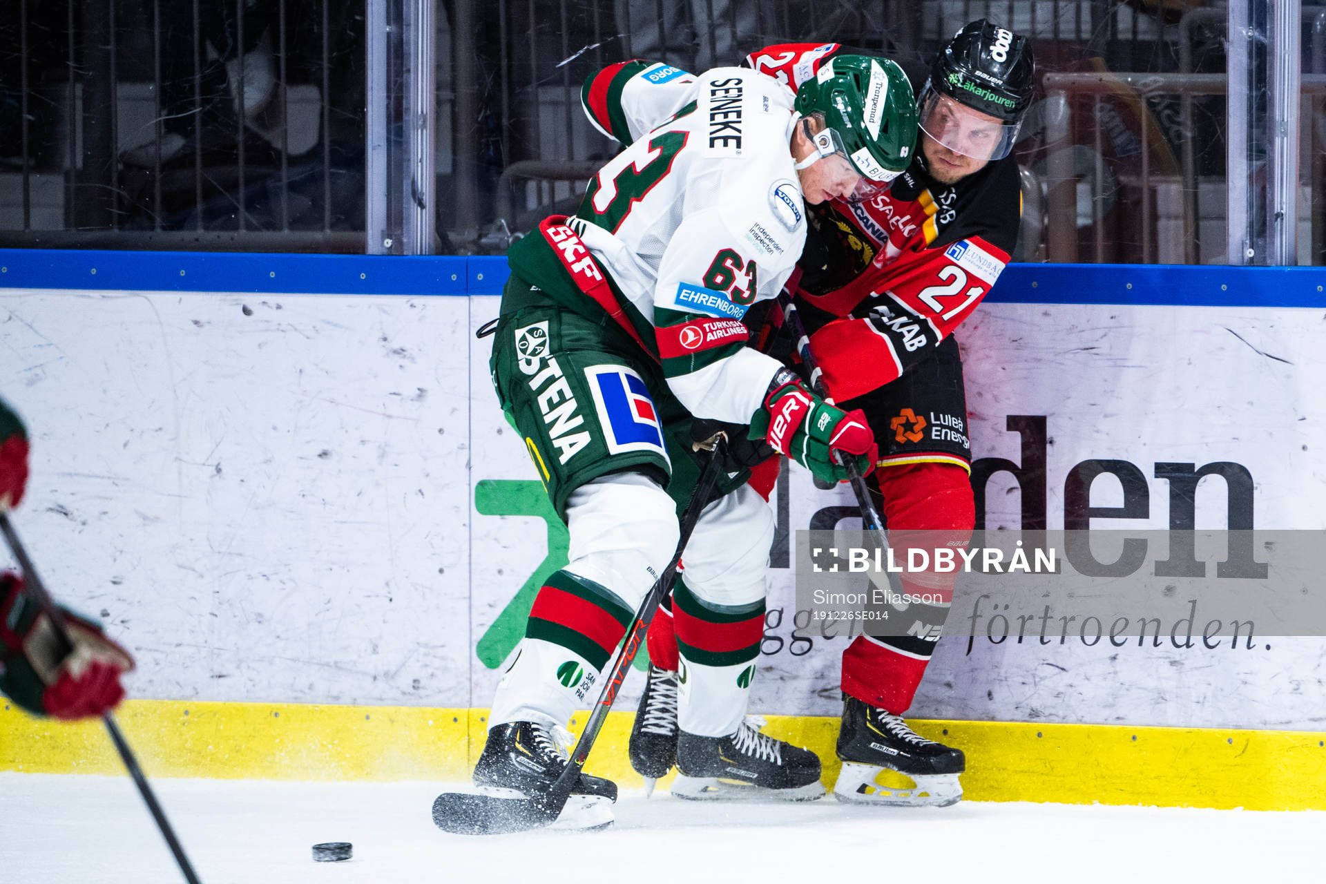 Frölundas Julius Bergman och Luleås Juhani Tyrväinen