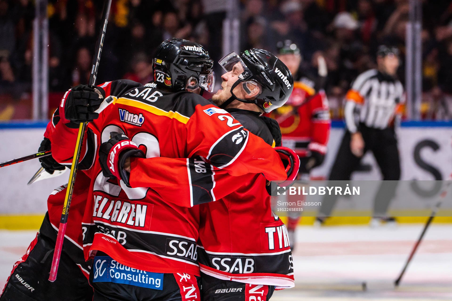 Luleås Jesper Sellgren och Juhani Tyrväinen jublar
