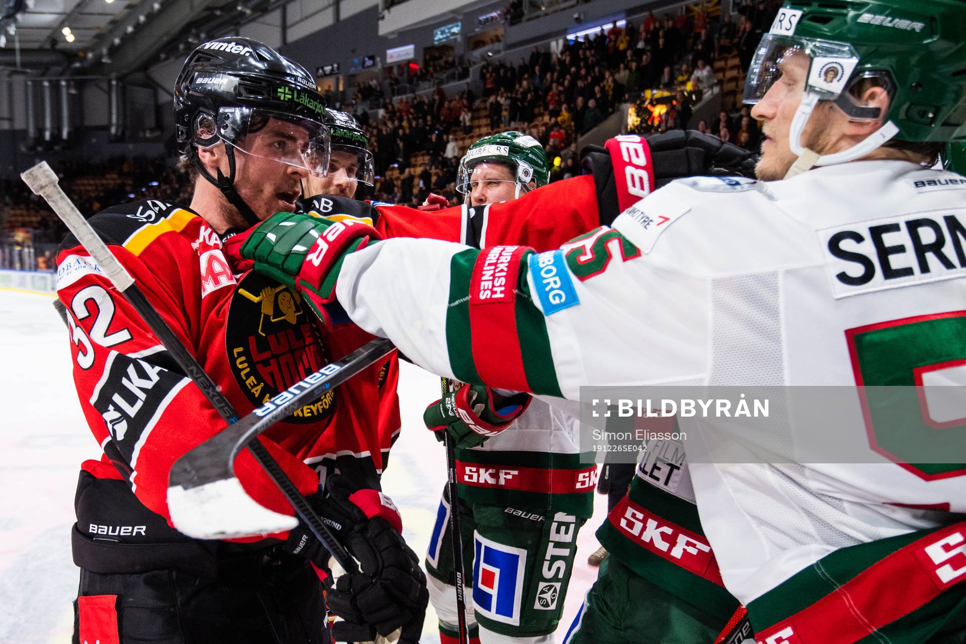 Luleås Oscar Engsund och Frölundas David Printz i bråk