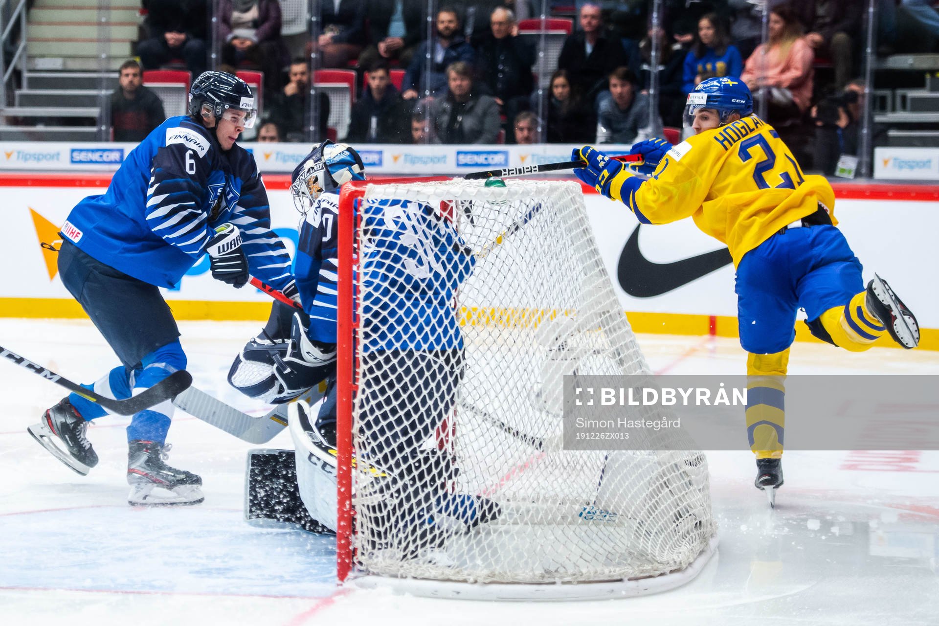 Nils Höglander of Sweden scores 1-1