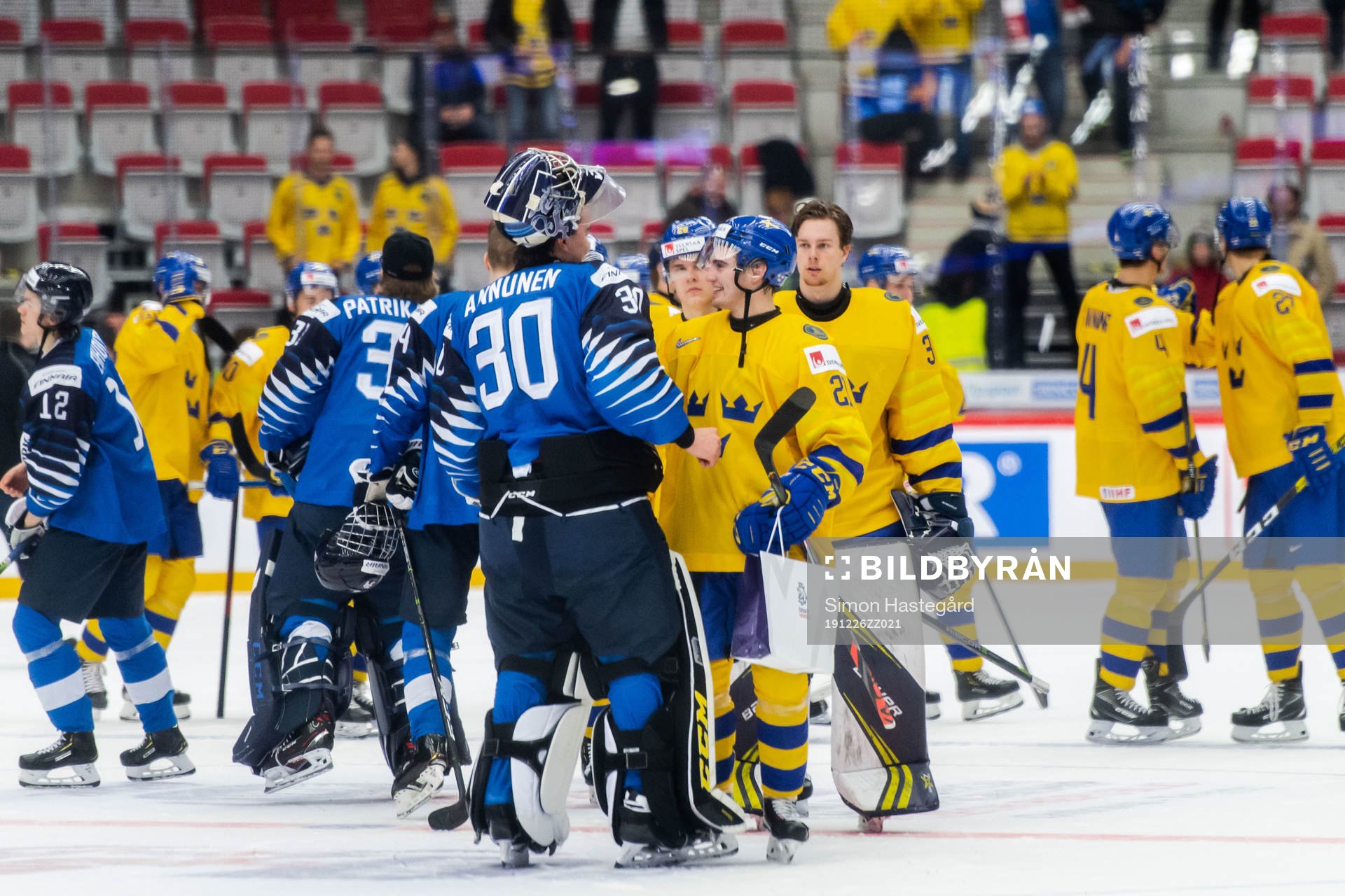 Nils Höglander of Sweden and goalkeeper Justus Annunen of