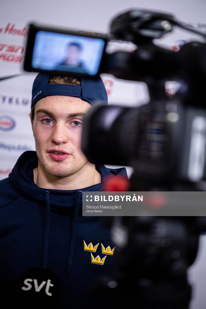 Nils Höglander of Sweden