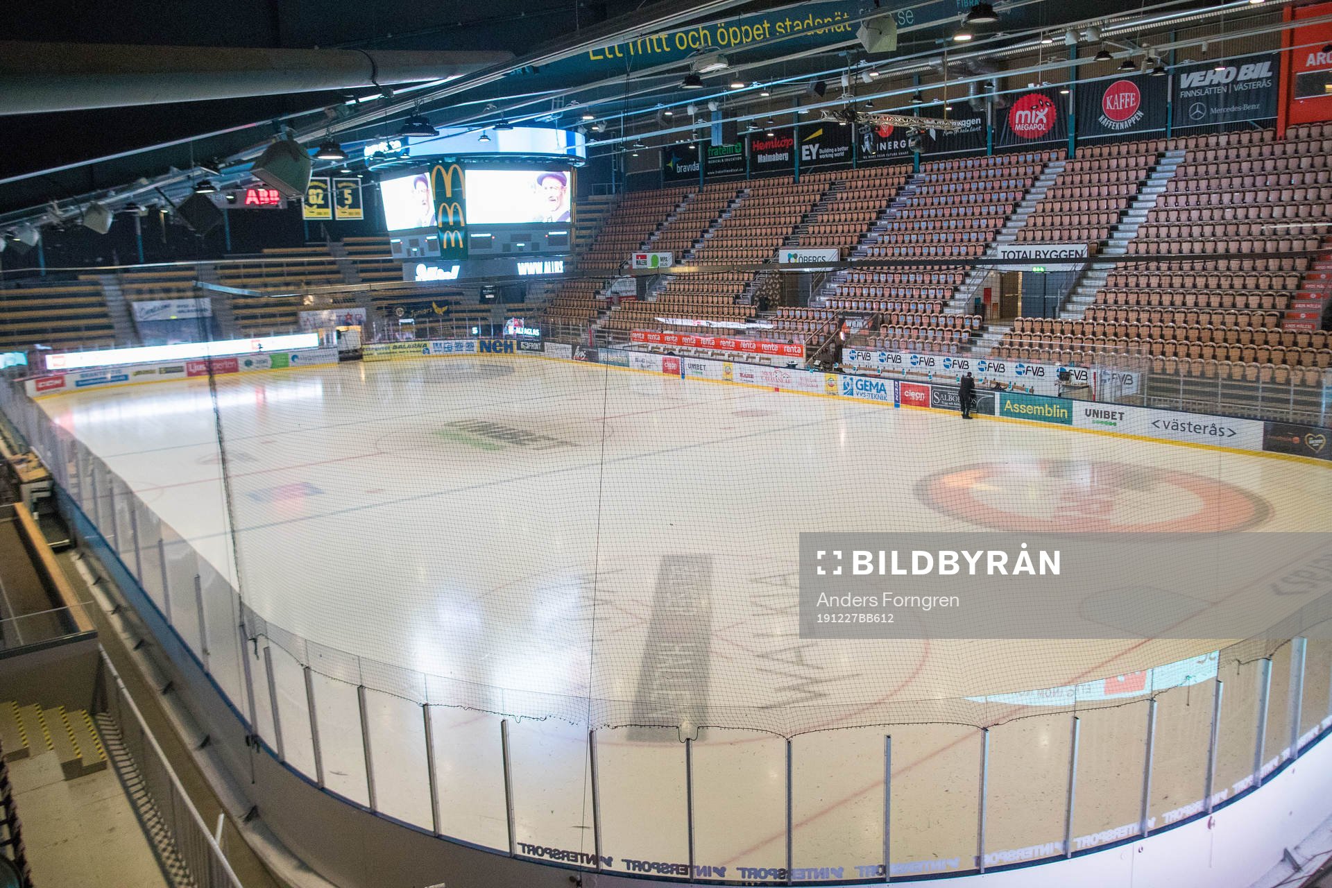 Interiör av ABB Arena Nord innan ishockeymatchen i