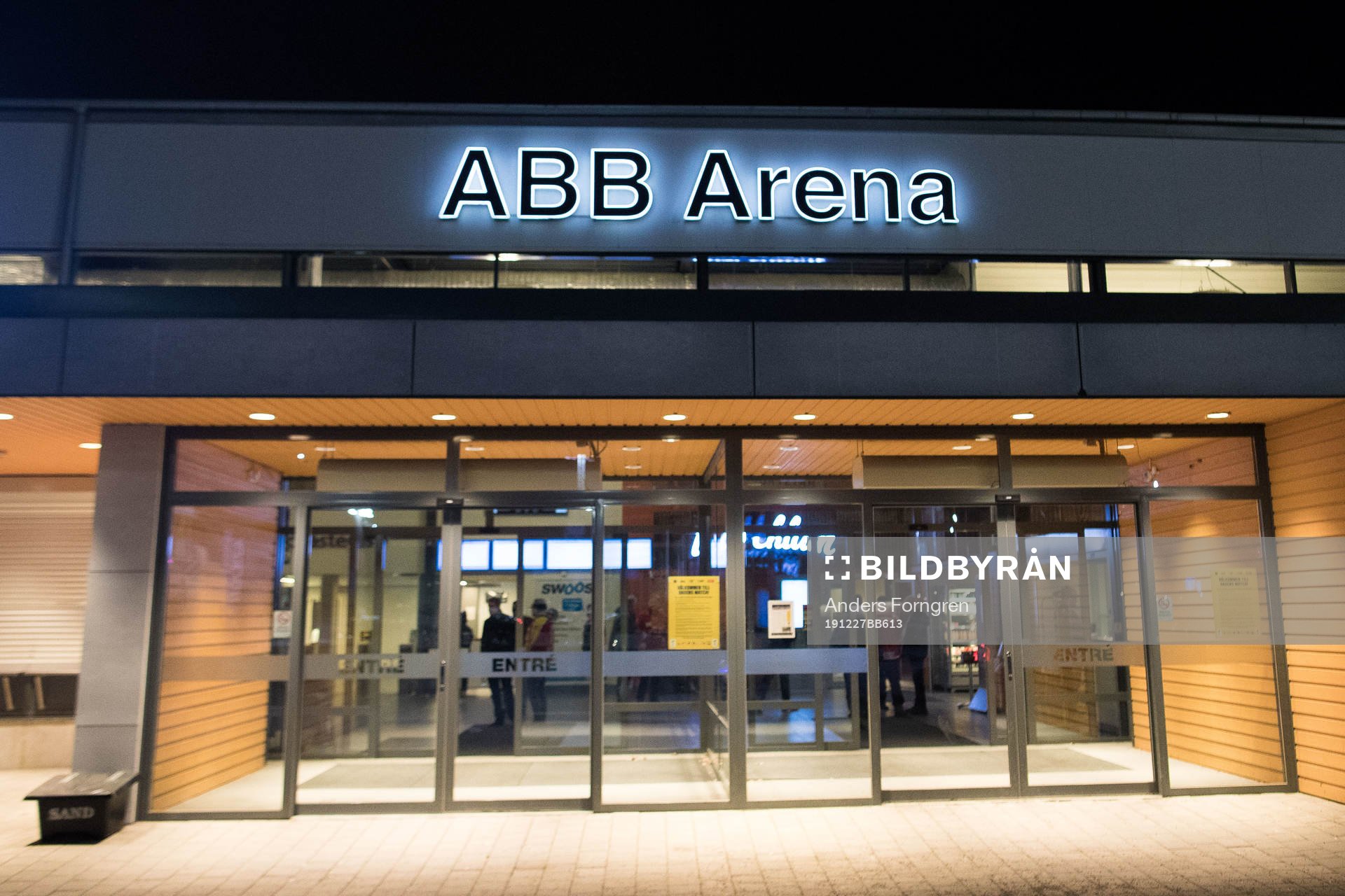 Exteriör av ABB Arena Nord innan ishockeymatchen i
