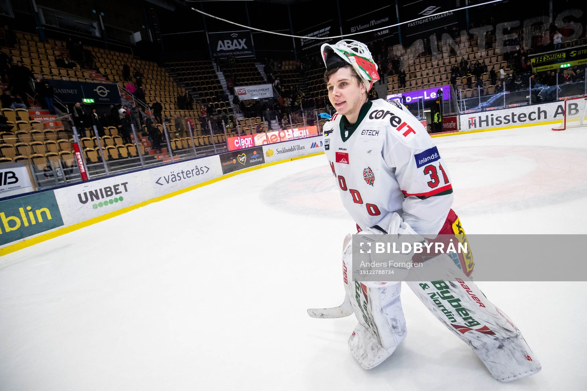 Modos målvakt Linus Lundin jublar