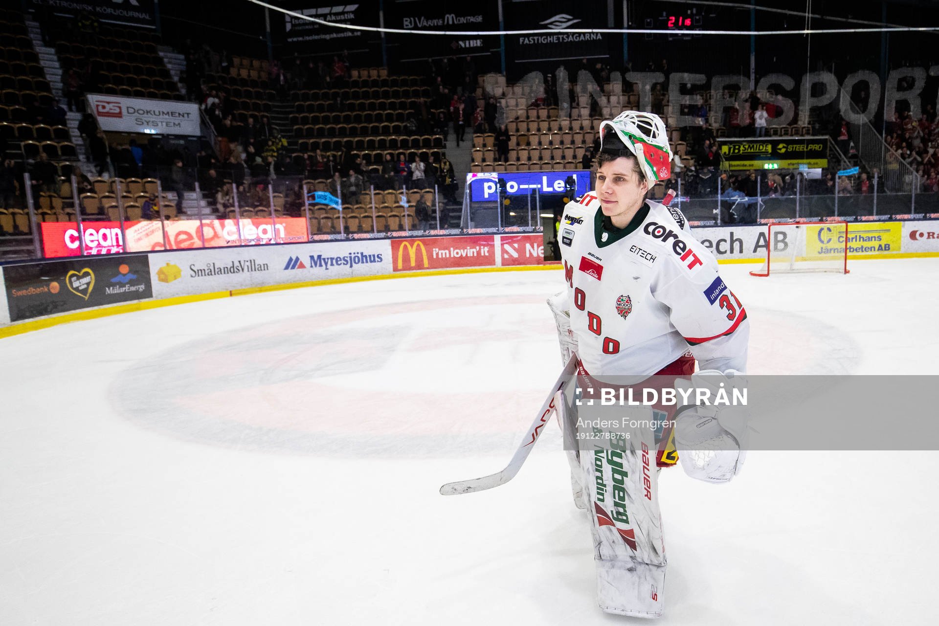 Modos målvakt Linus Lundin jublar