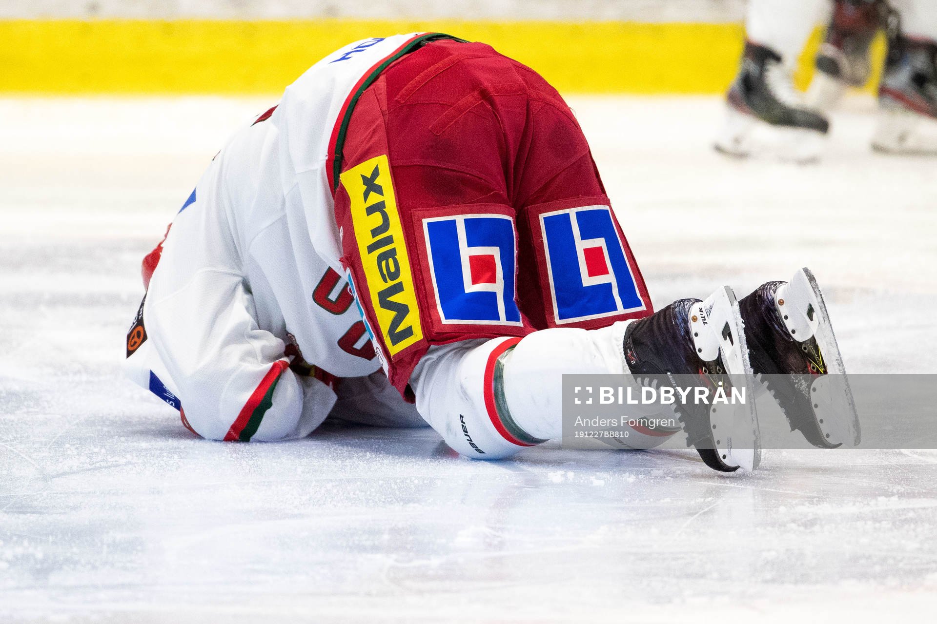 Modos Tobias Enström har ont