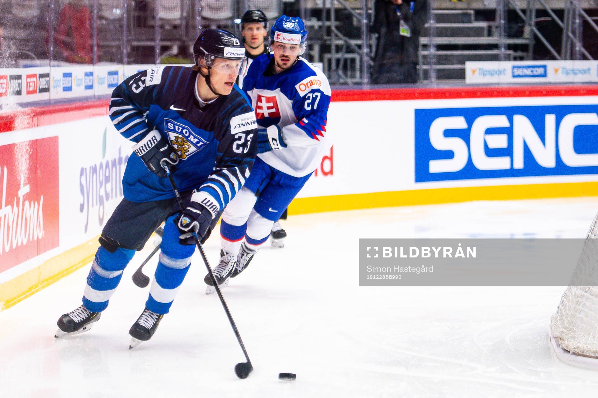 Ville Petman of Finland and Maxim Cajkovic of Slovakia