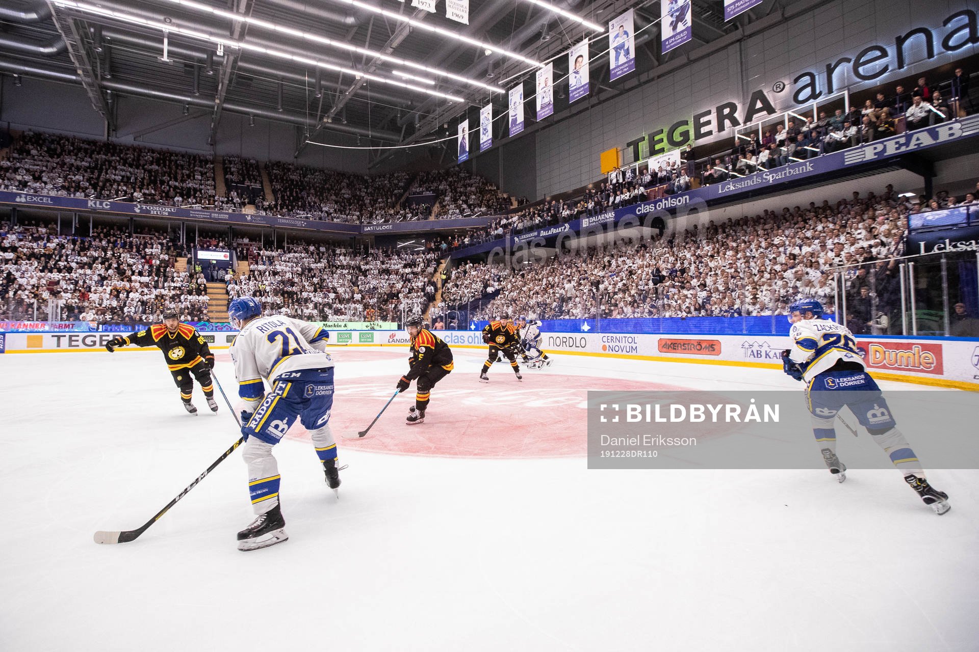 Fullsatta läktare i Tegera Arena