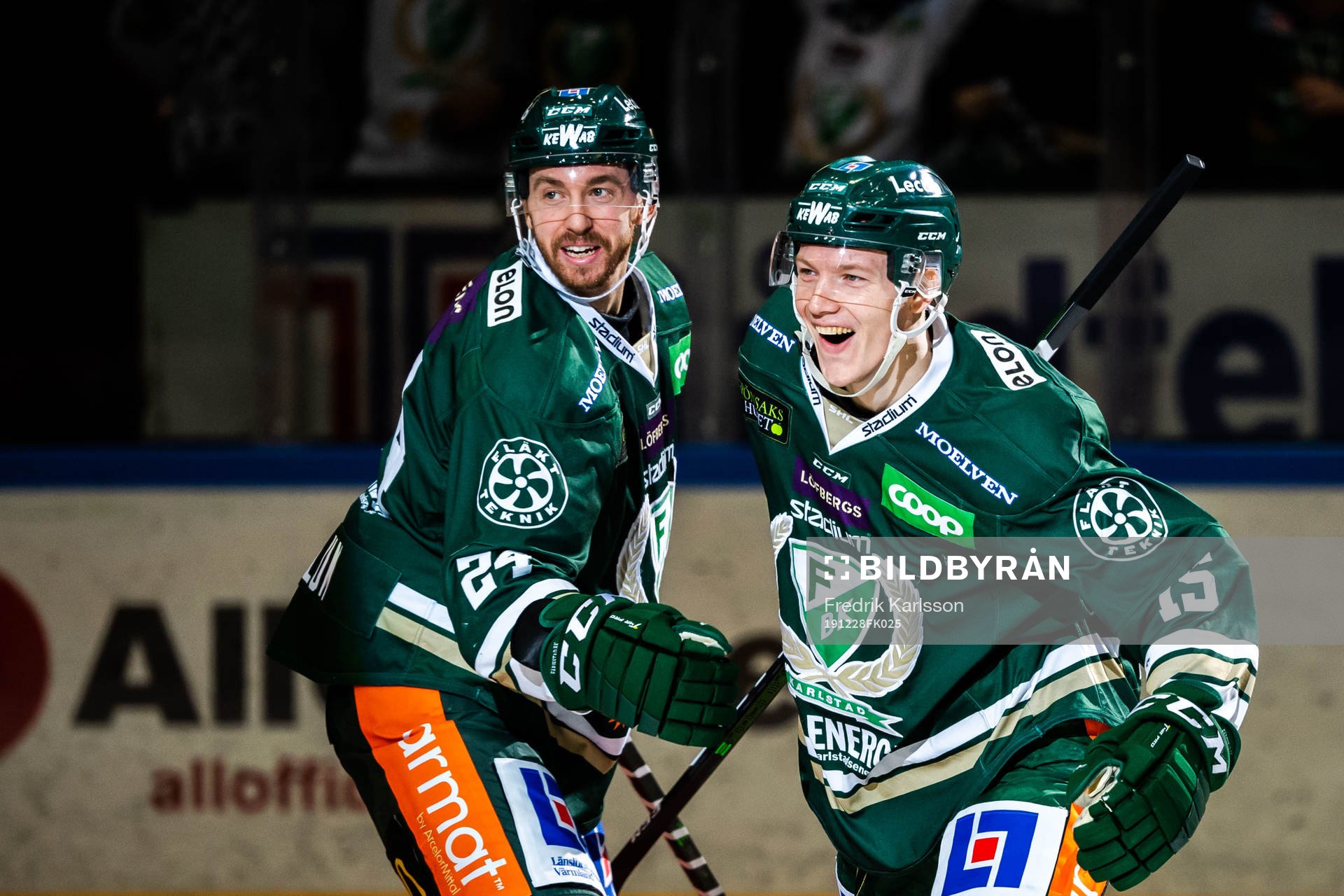 Färjestads Jonathon Blum och Gustav Rydahl jublar