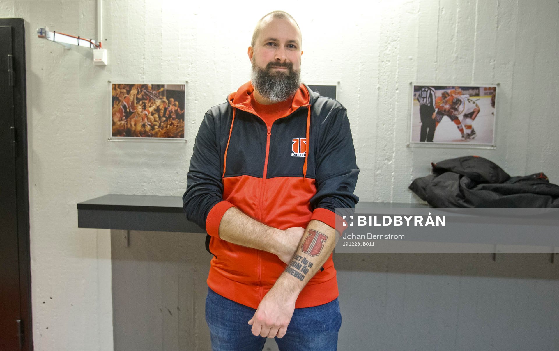 Porträtt på Örebrosupportern Adrian Ek med en Örebro