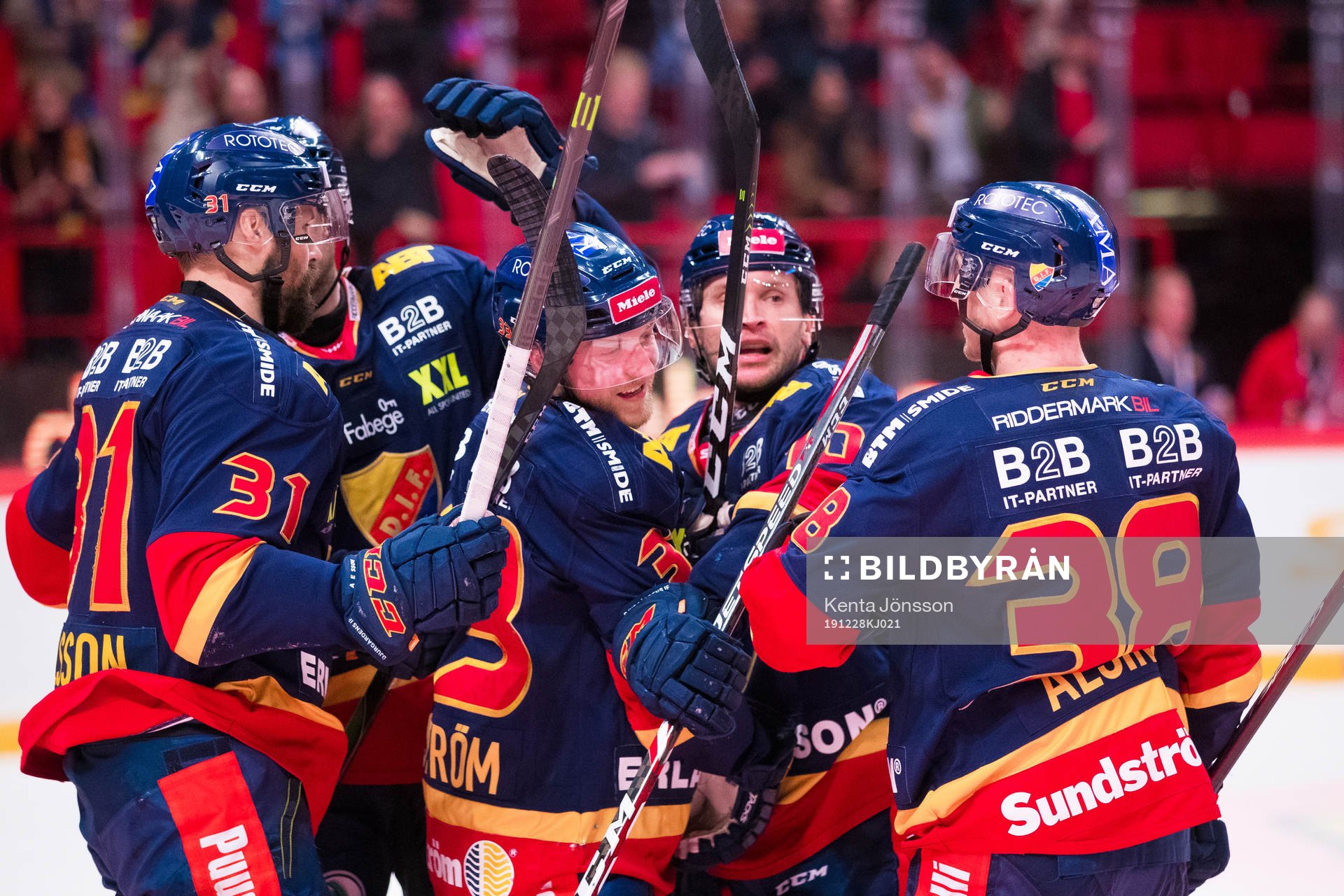 Djurgårdens Linus Hultström (m) jublar med Patrik