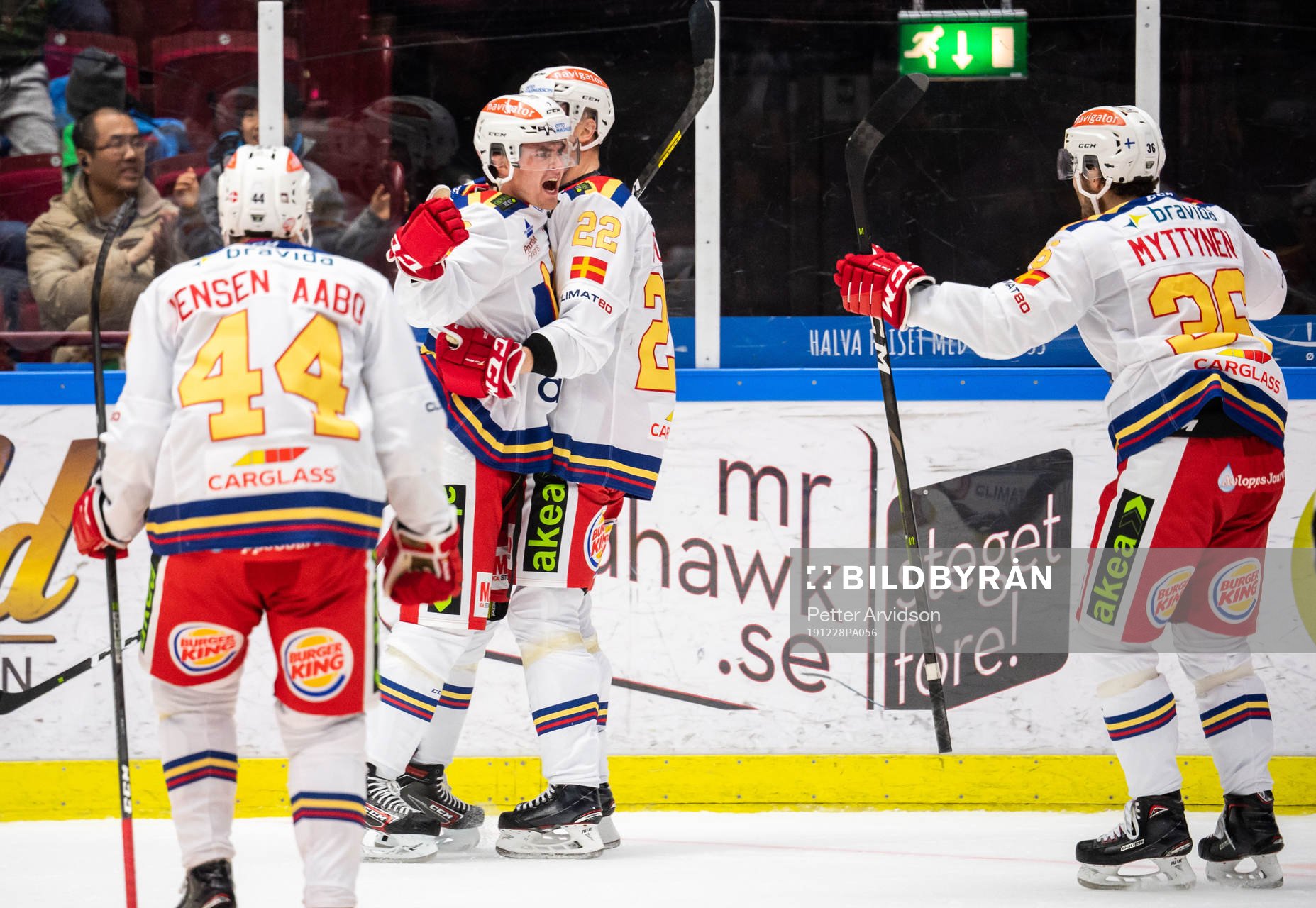 Malmö Redhawks Marcus Björk jublar med Lars Bryggman