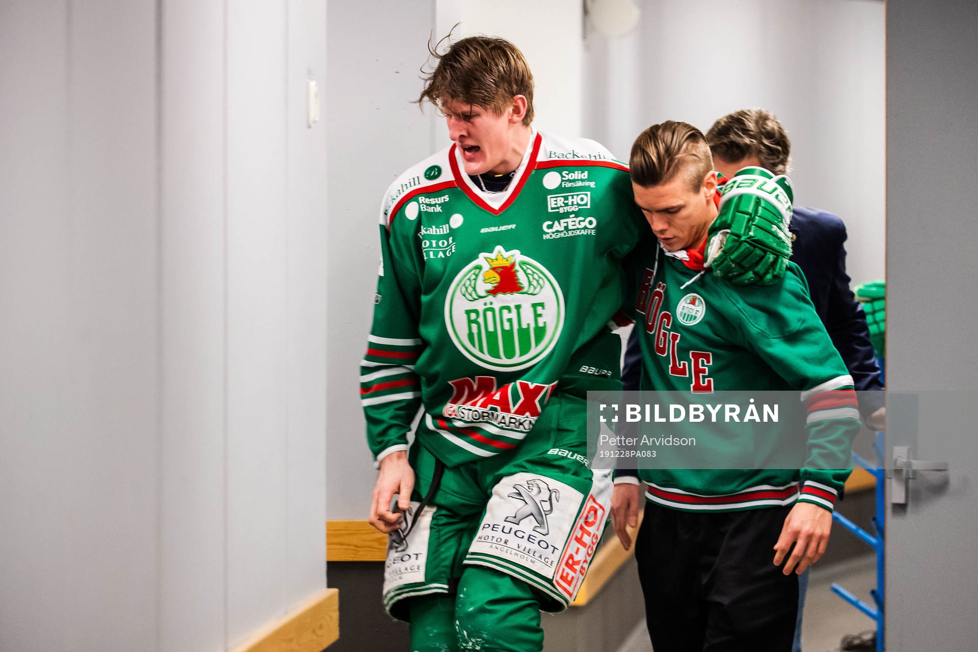 Rögles Adam Edström lämnar isen