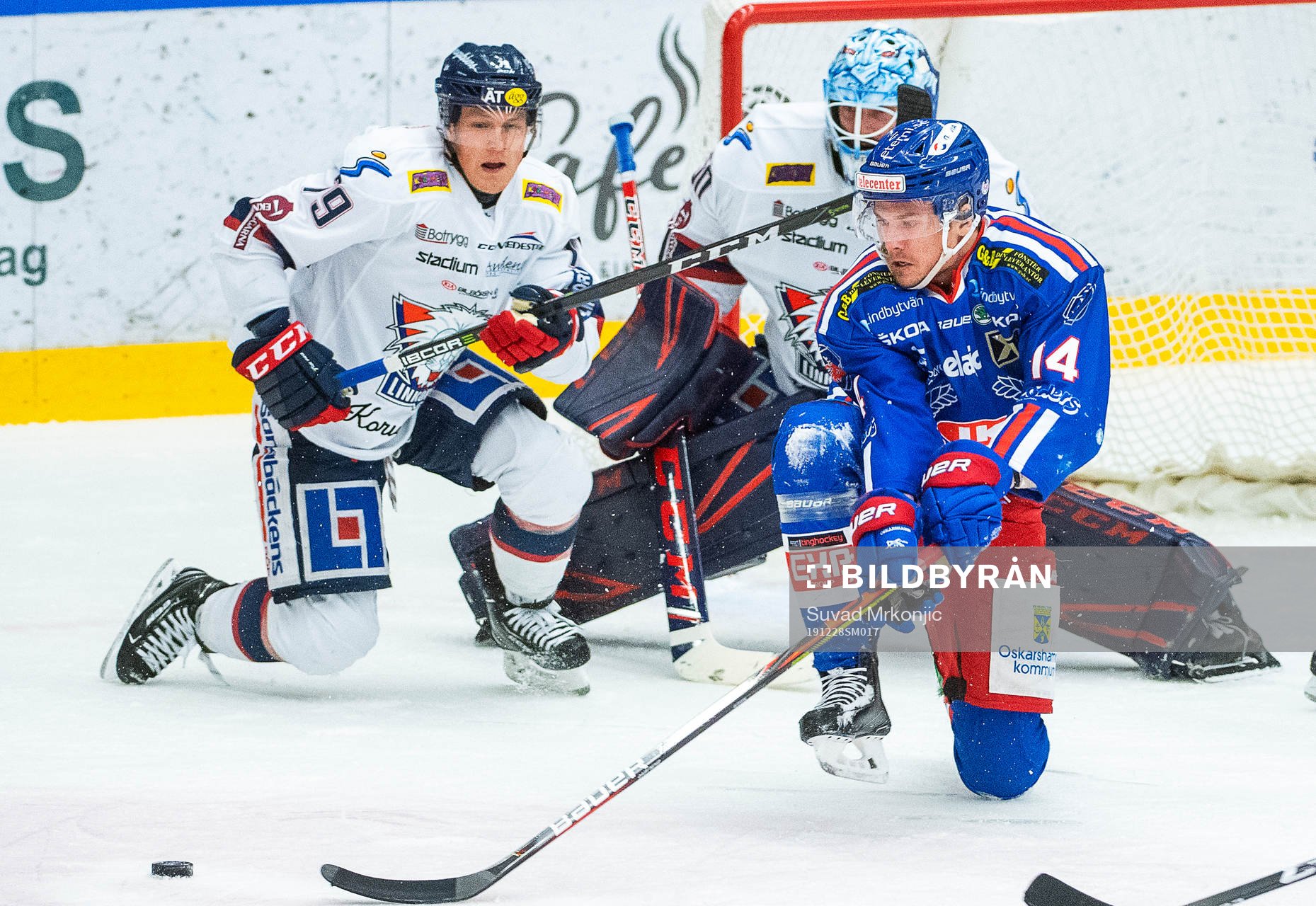 Oskarshamns Pontus Netterberg och Linköpings målvakt