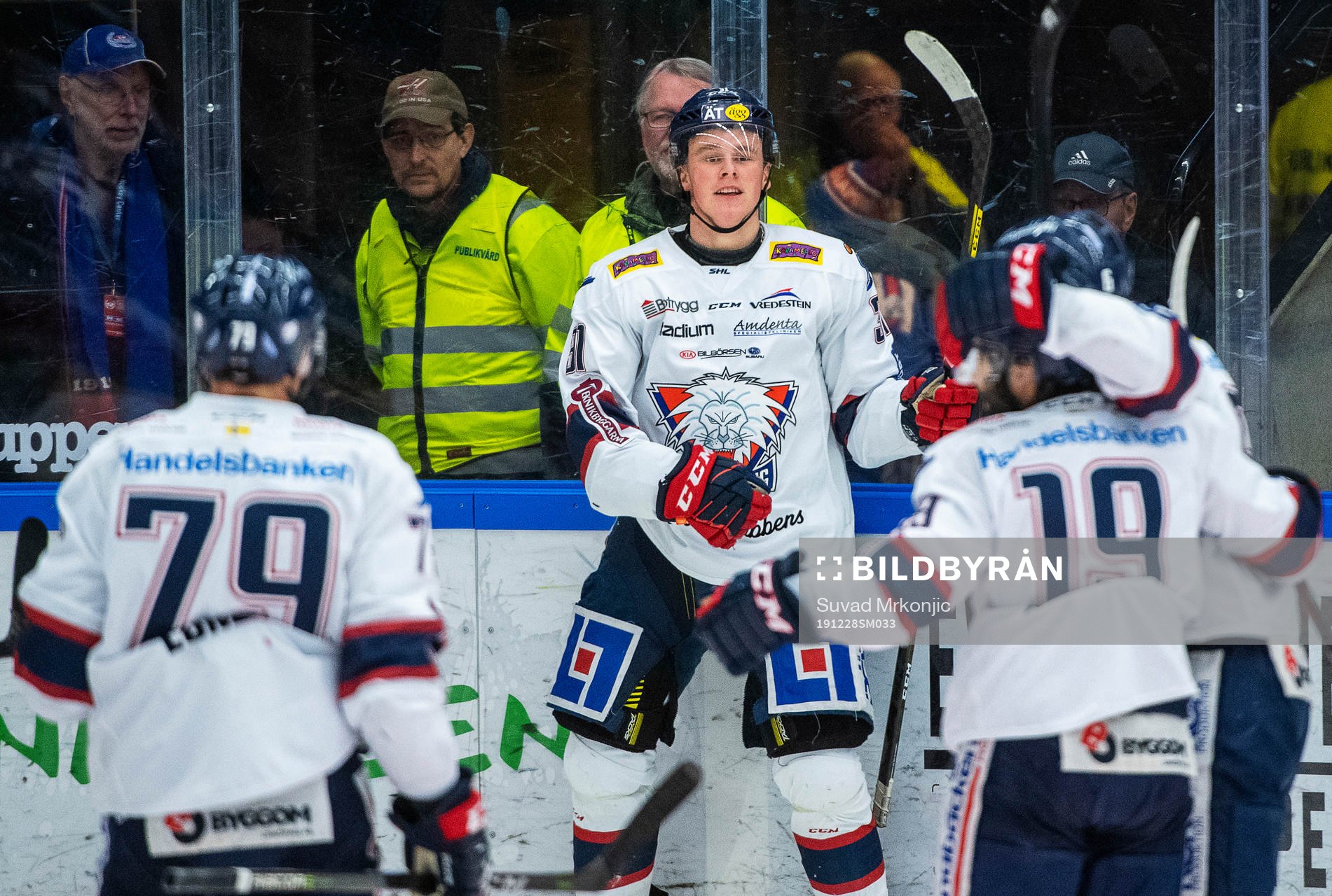 Linköpings Olle Lycksell jublar med lagkamrater