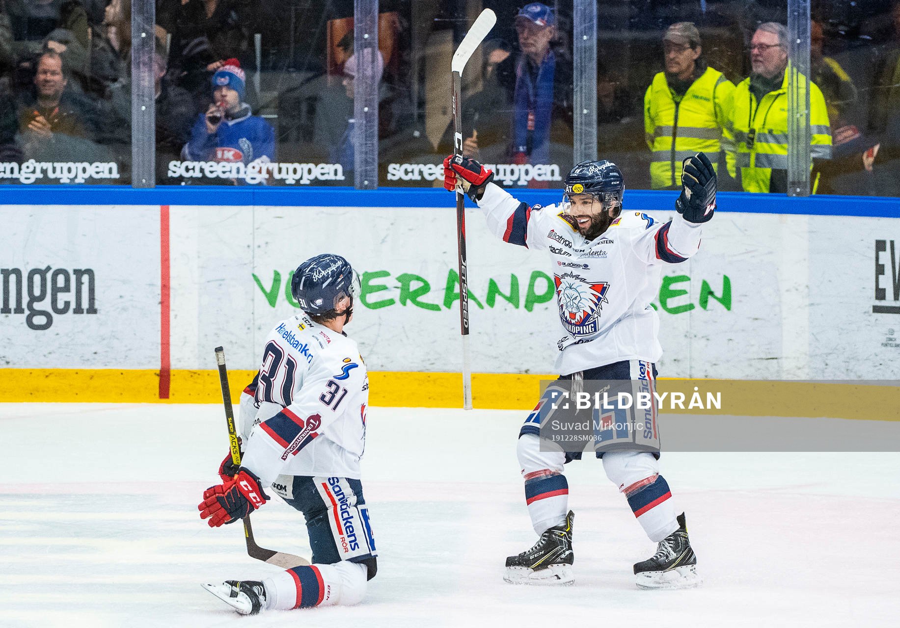 Linköpings Olle Lycksell jublar med Joe Whitney