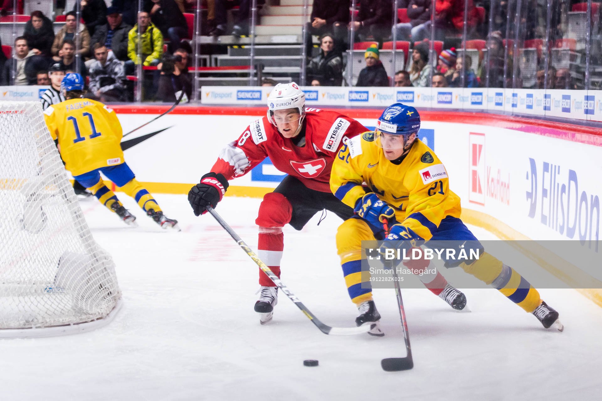 Janis Moser of Switzerland and Nils Höglander of Sweden