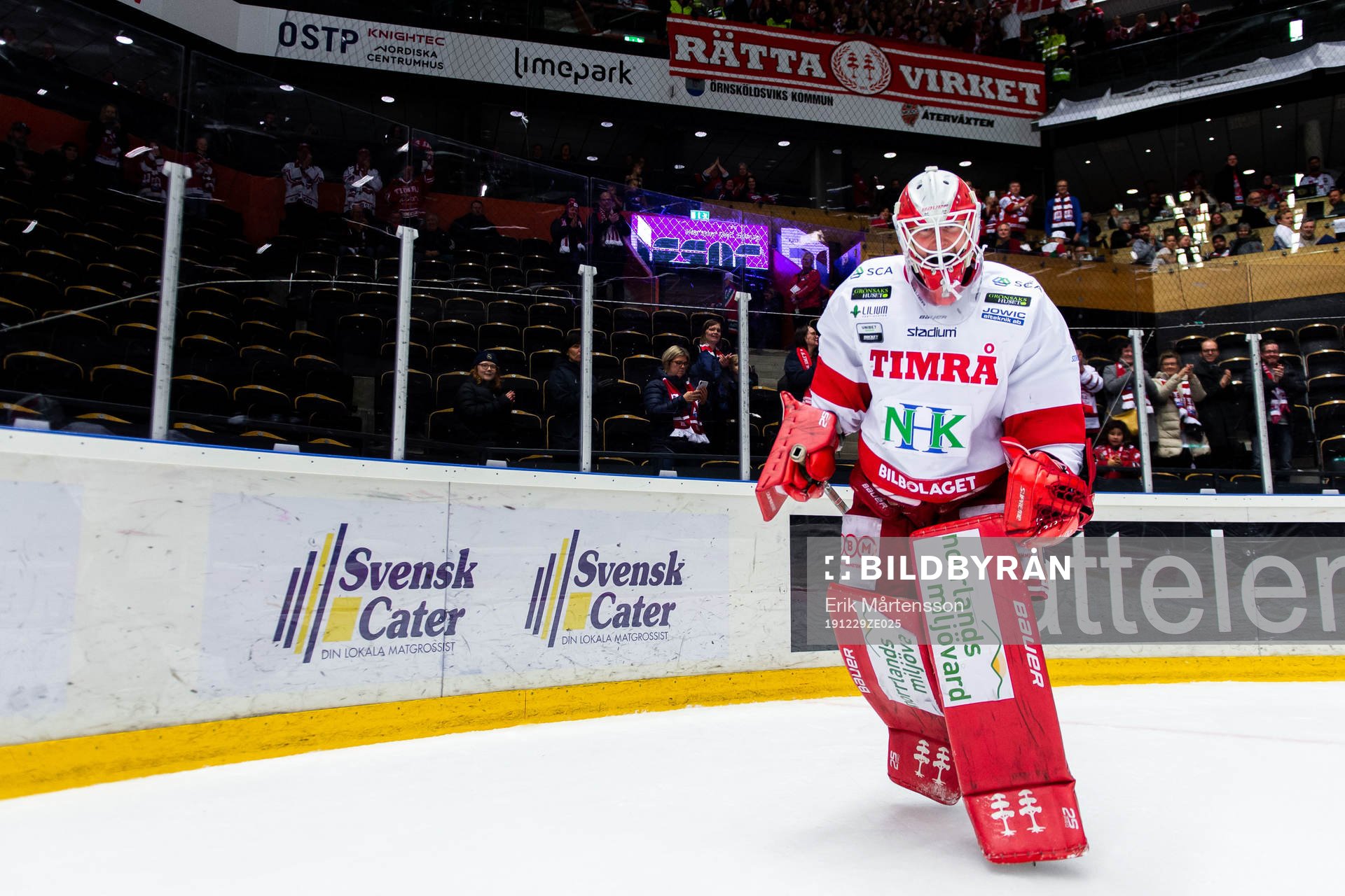 Timrås målvakt Victor Brattström jublar