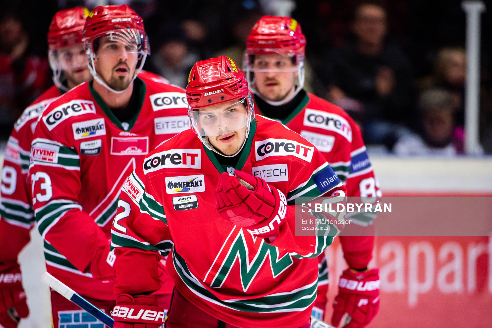 Modos Jonathan Johansson jublar
