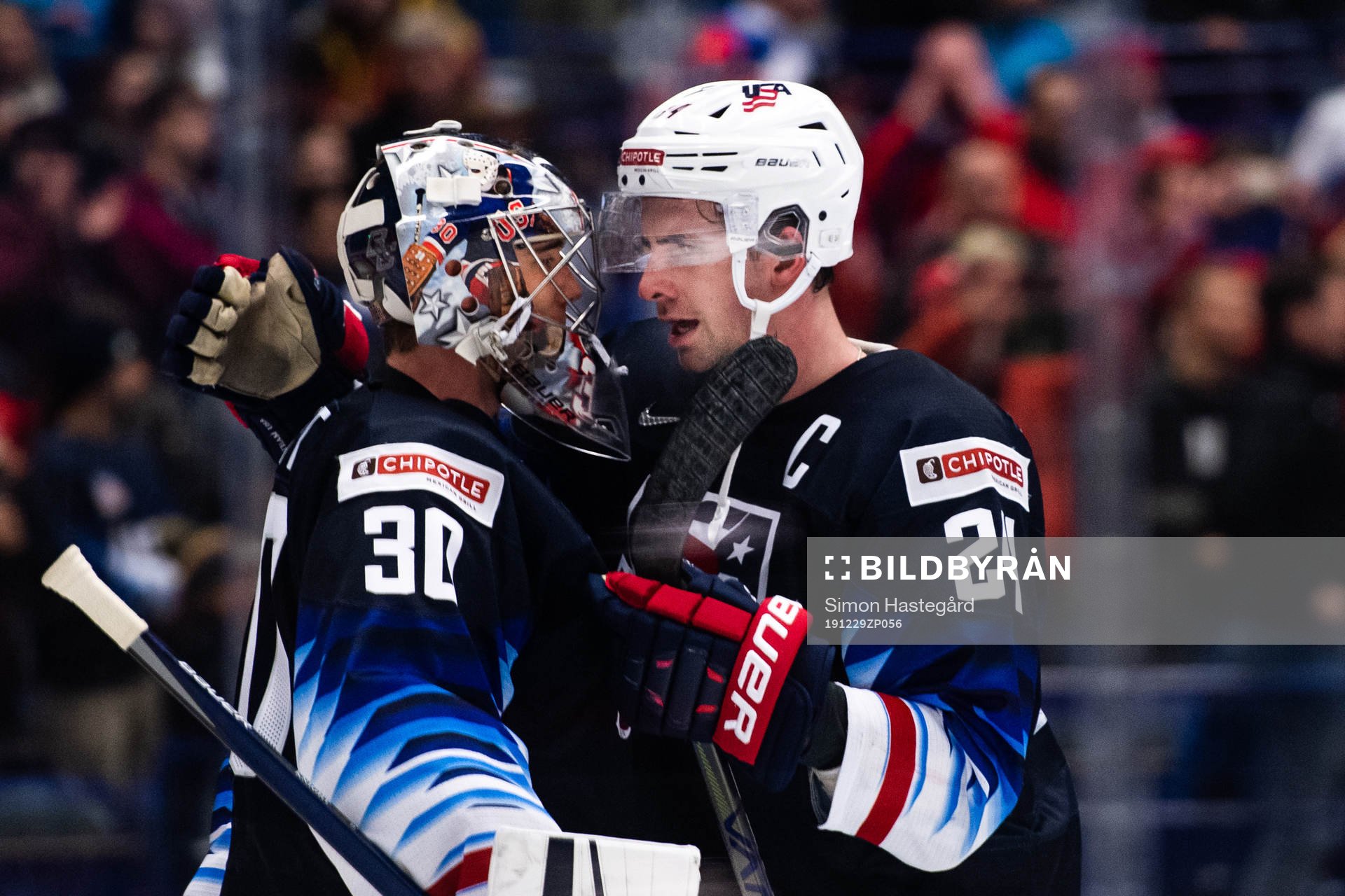 Goalkeeper Spencer Knight and Mattias Samuelsson of USA
