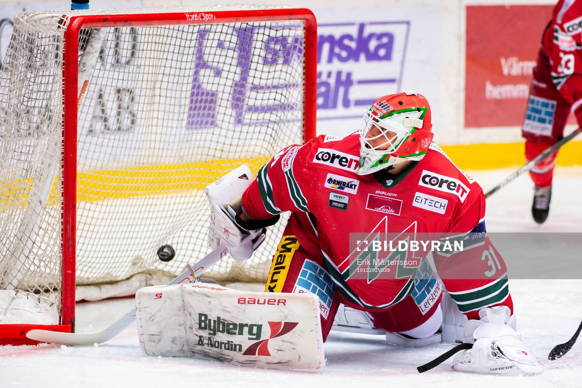 Modos målvakt Linus Lundin släpper in 3-5 från Timrås