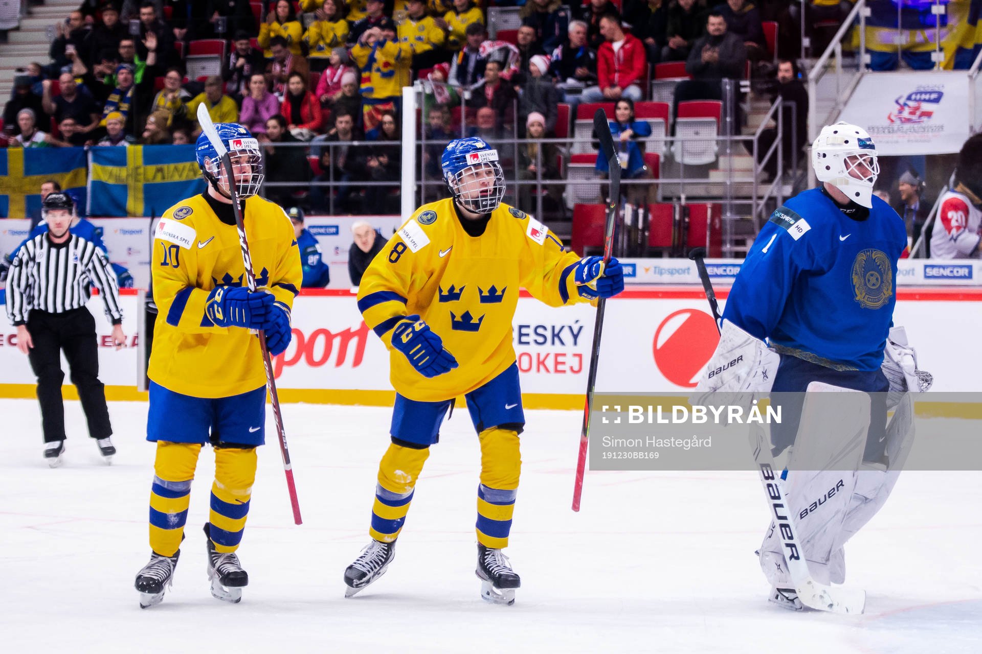 Alexander Holtz and Lucas Raymond of Sweden celebrate