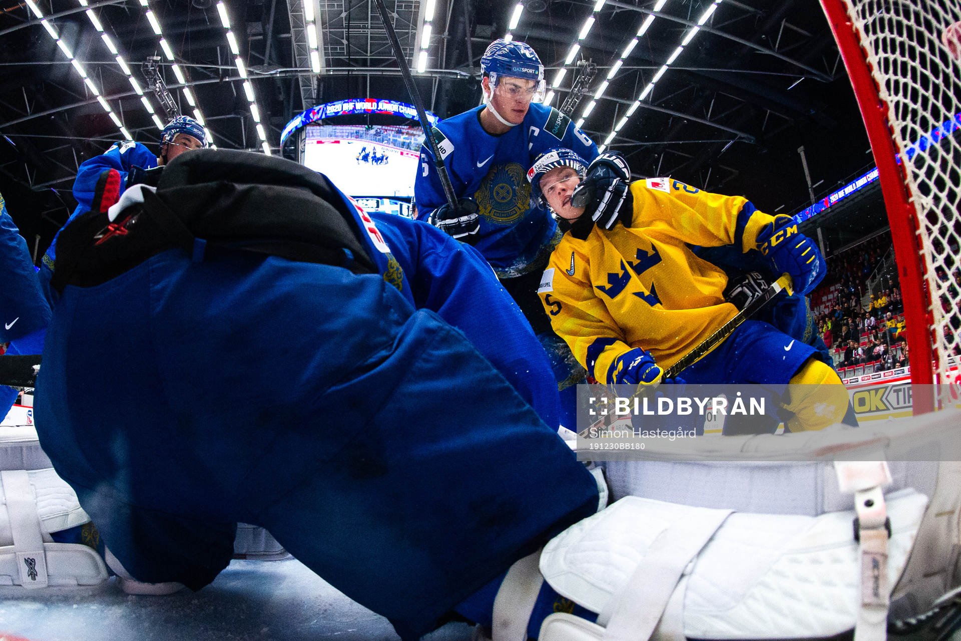 Tamirlan Gaitamirov of Kazakhstan and Linus Öberg of Sweden